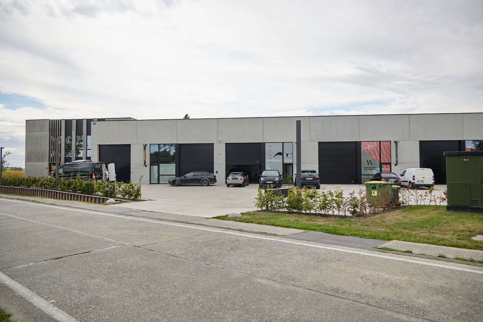 Nieuwbouw KMO-unit in Zwevezele te huur (180 m²) foto 3