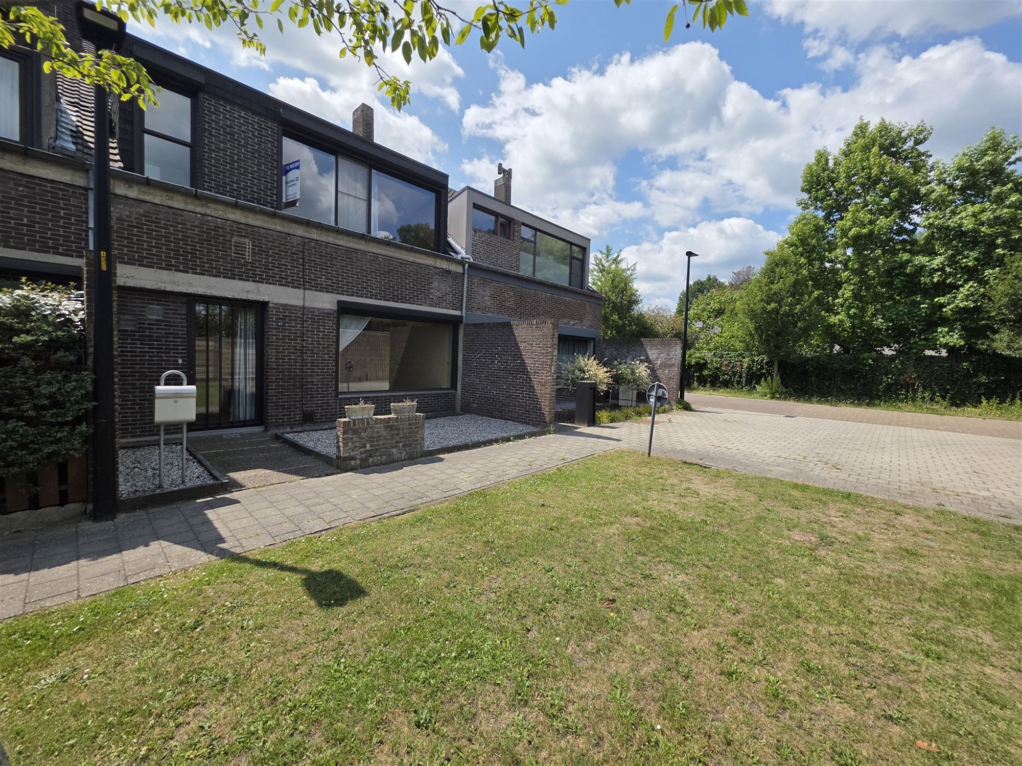 Hoofdfoto van de publicatie: Knappe gezinswoning met 4 à 5 slpks, garage en tuin