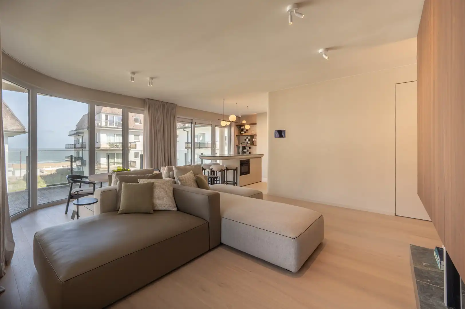 Instapklaar appartement met frontaal zeezicht in het Zoute. foto 2