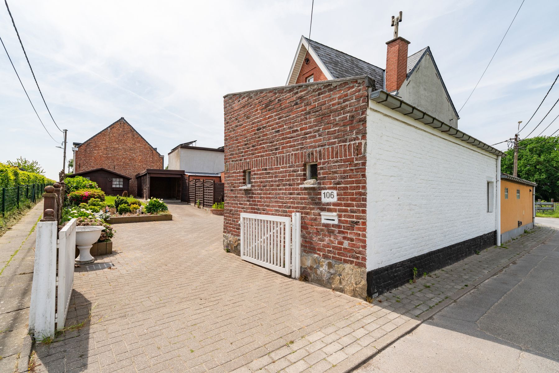 Renovatieproject op prachtige door groen omgeven ligging  foto 12
