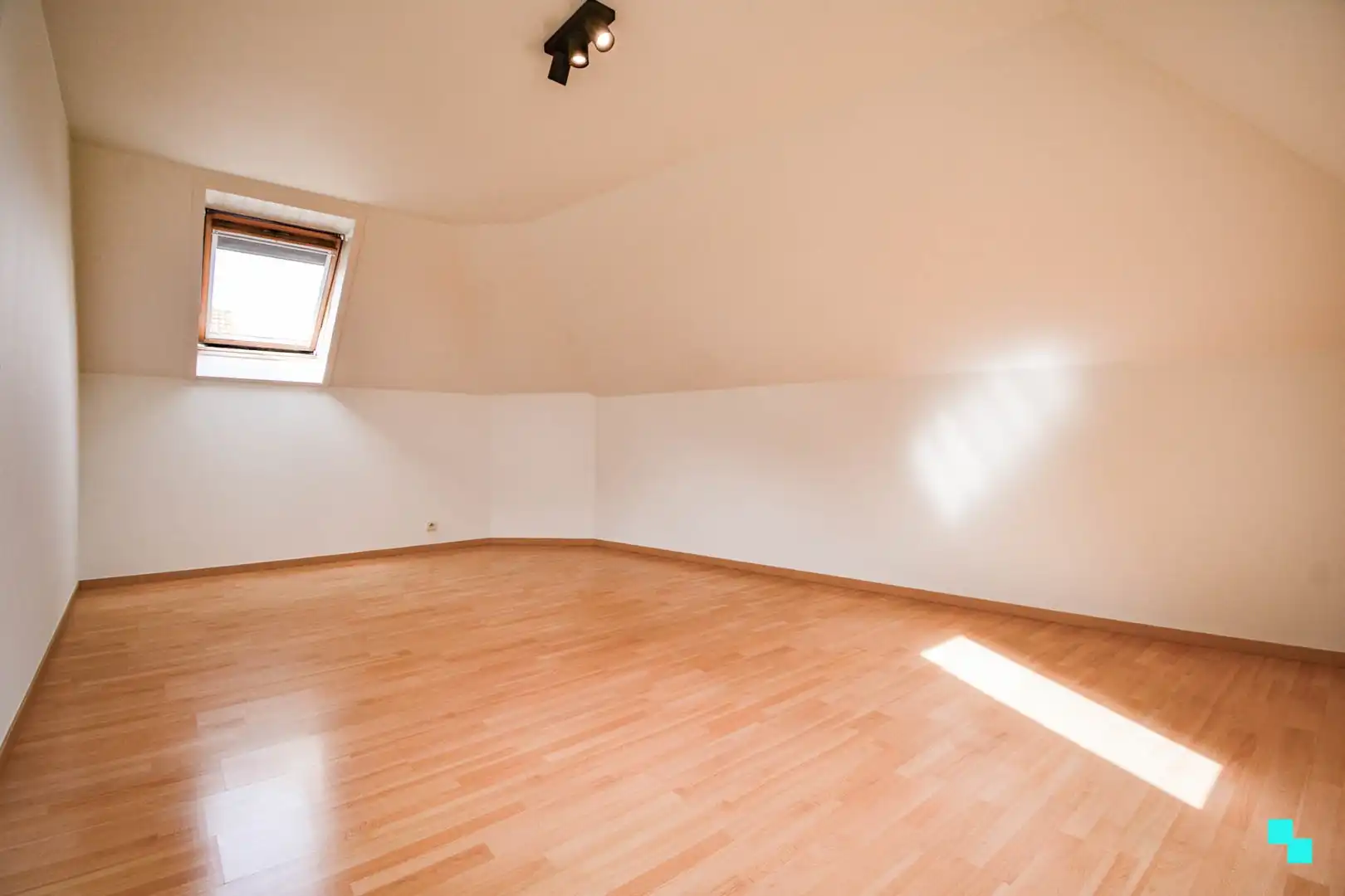 Instapklaar duplexappartement met garage te Hooglede foto 16