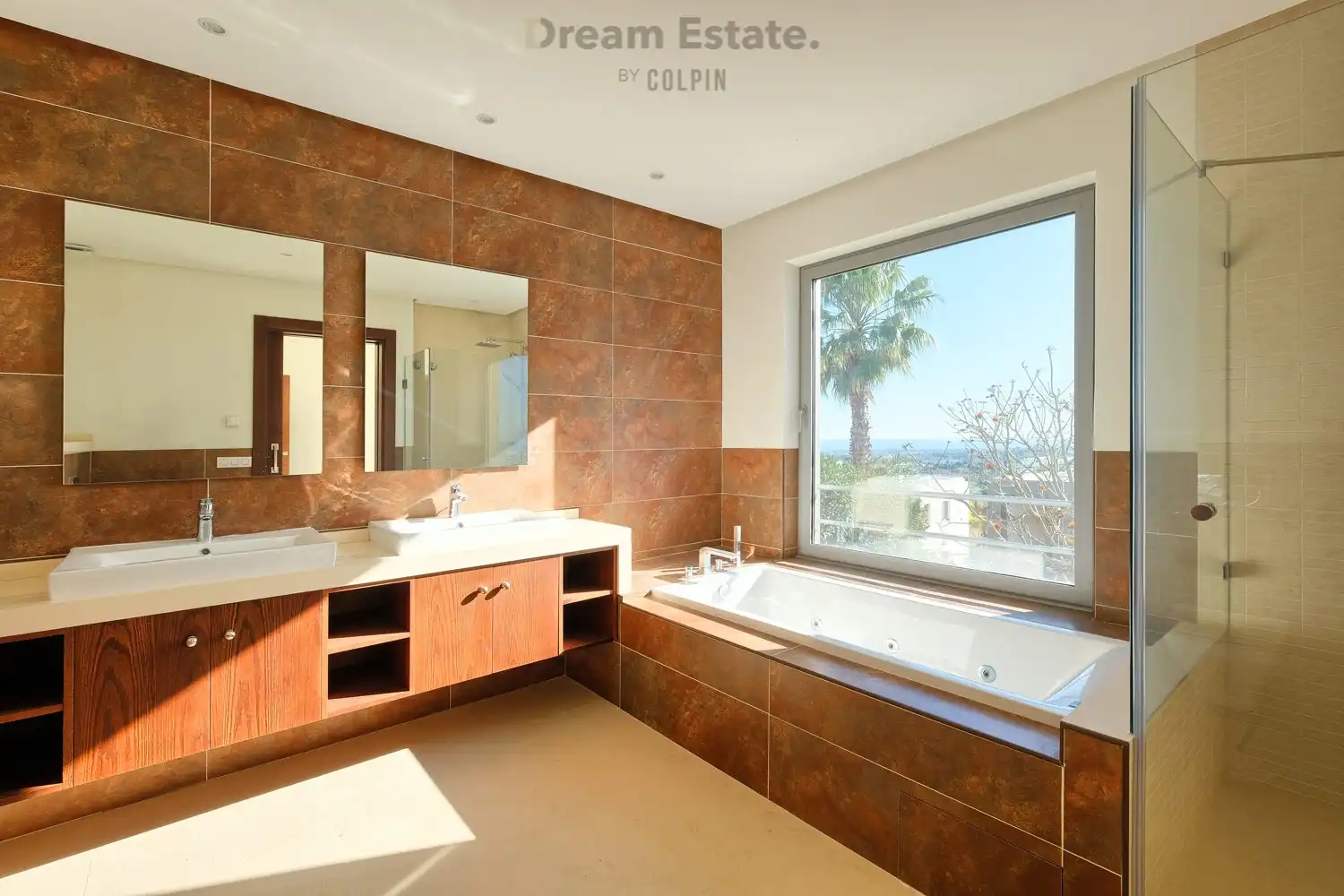 Nieuwe moderne villa met uitzicht op zee en bergen. foto 27