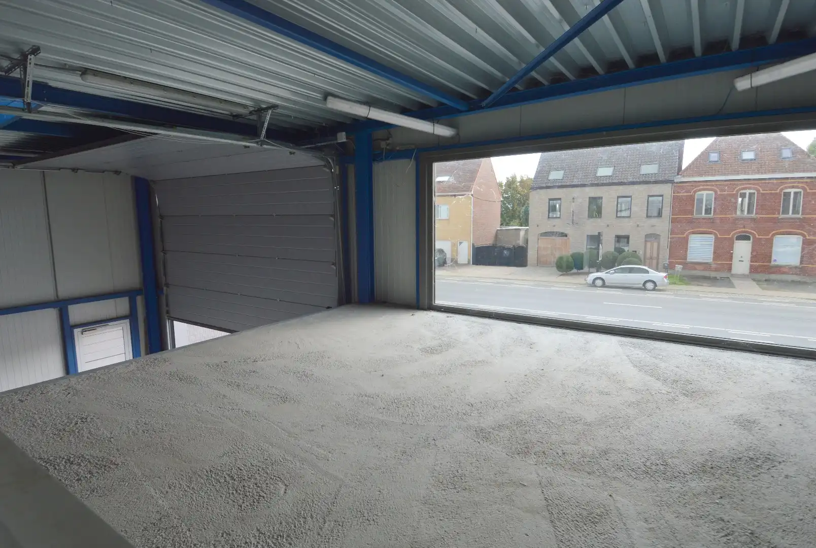 Magazijn met bureaus te huur in Wevelgem foto 13