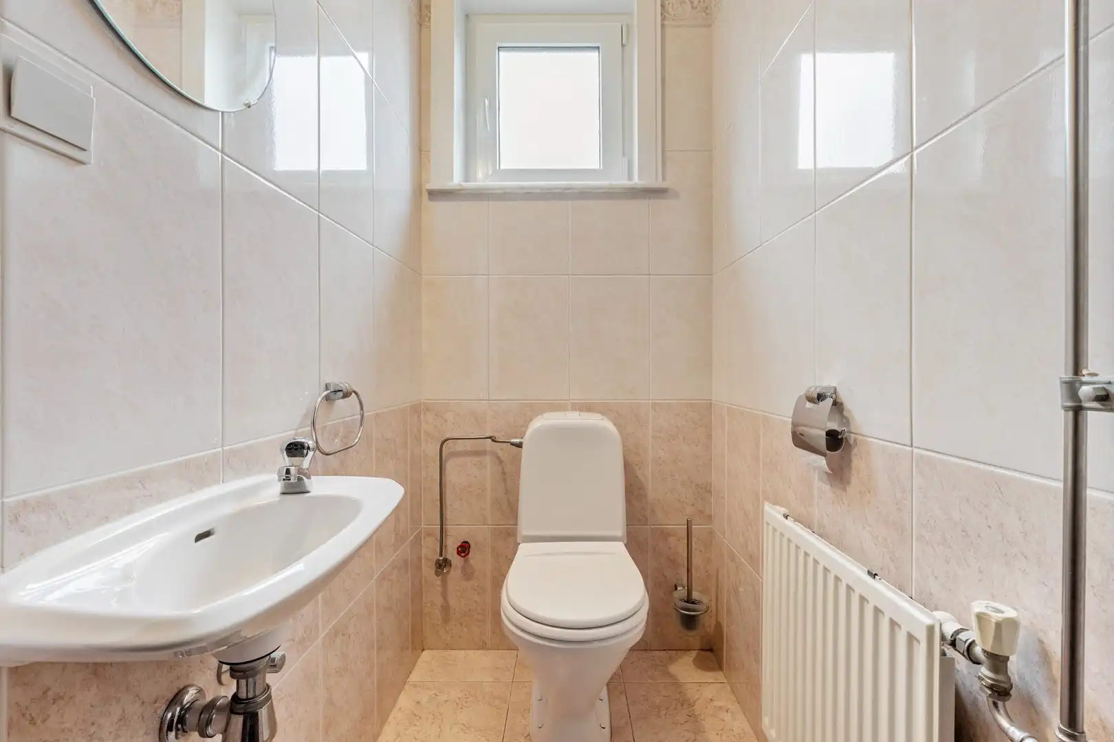 Gelijkvloerse bungalow met 2 slaapkamers, garage en riante tuin op toplocatie foto 15