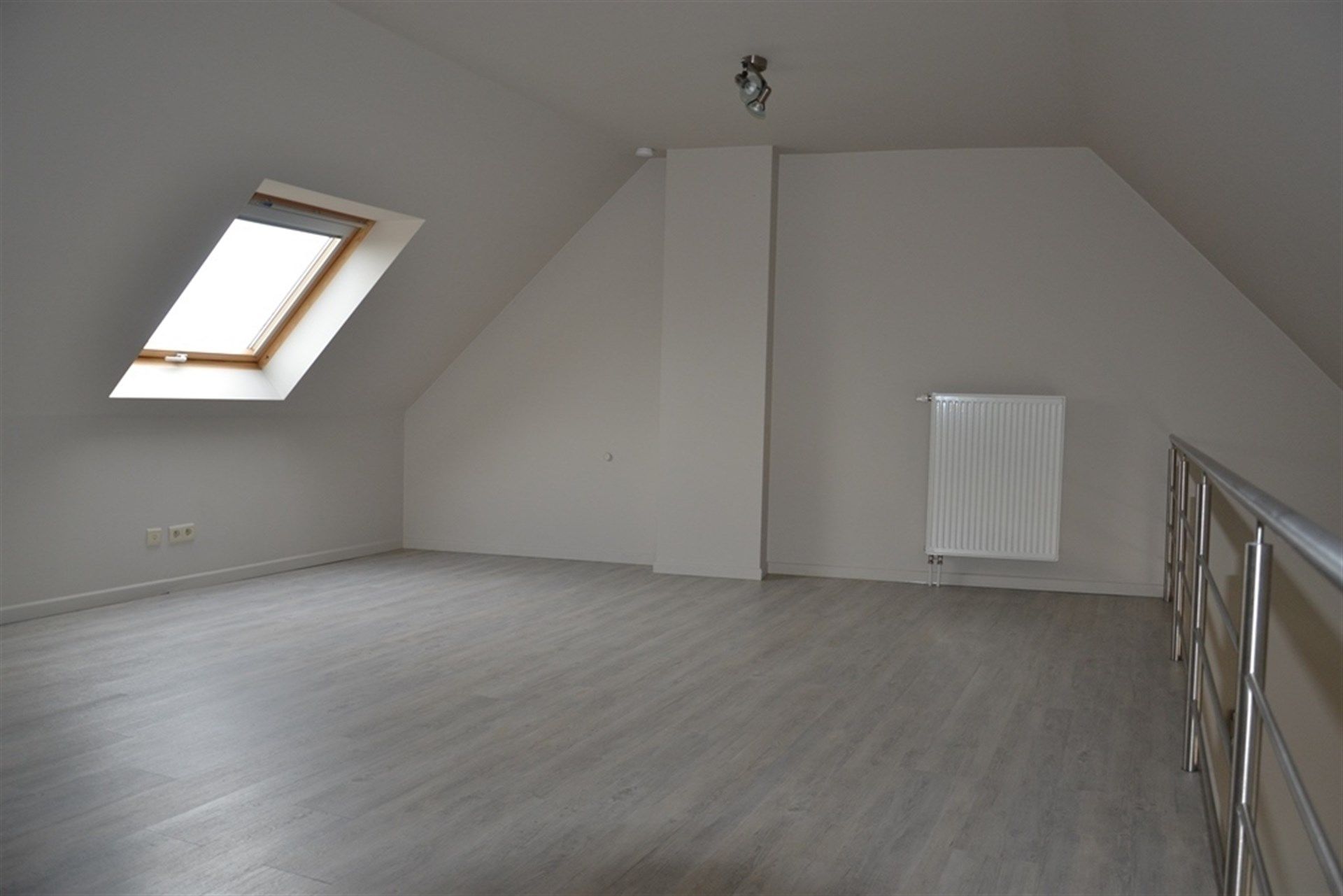 Instapklaar mooi ruim energiezuinig appartement met zuidgericht terras en garage. foto 8