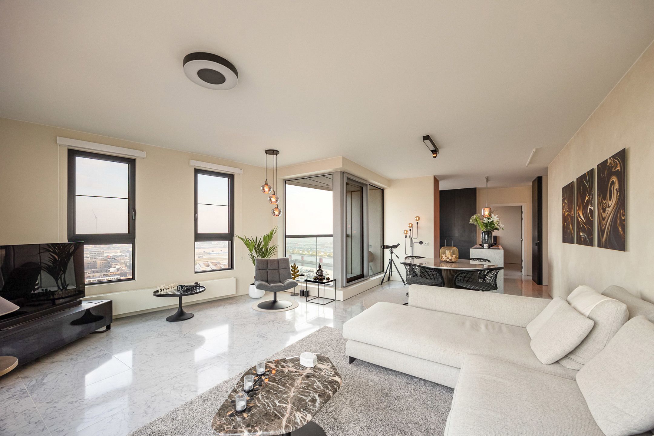 Uniek luxe appartement te residentie London Tower foto 2