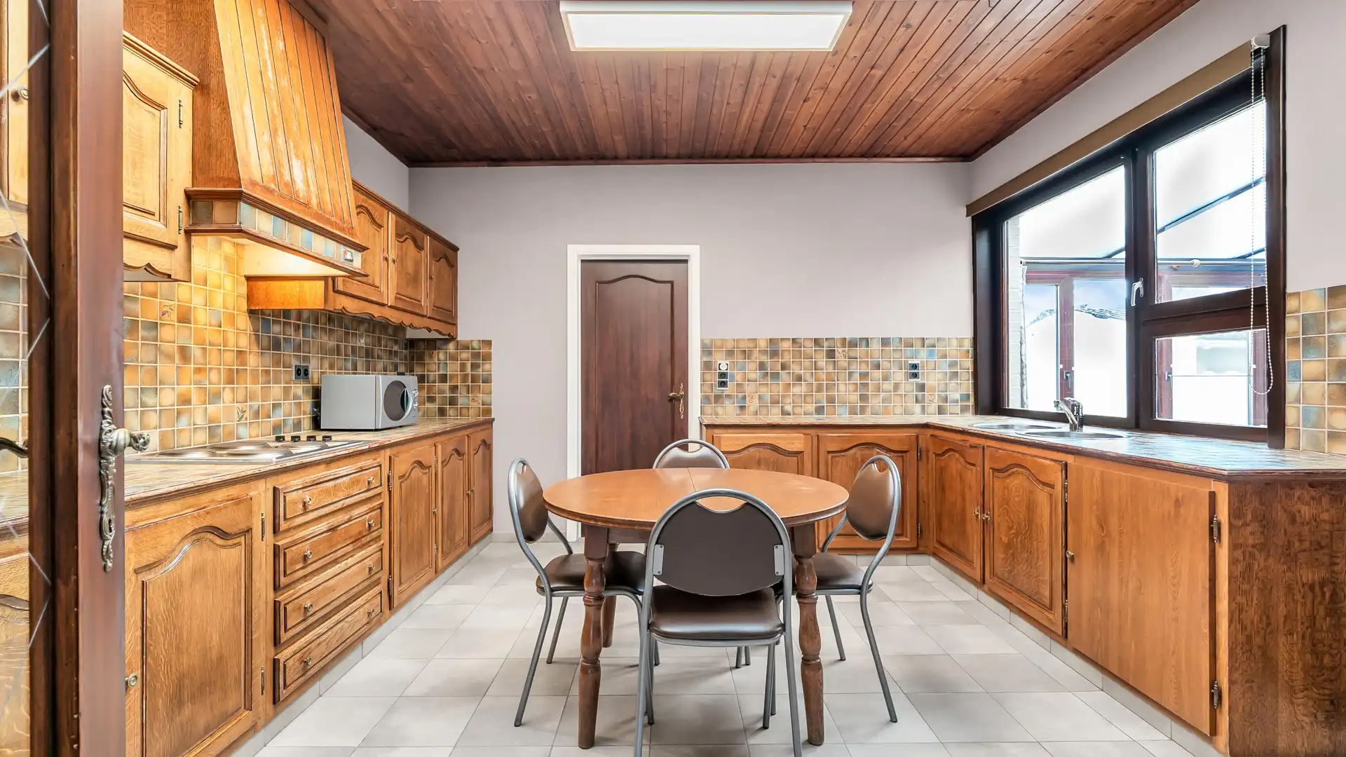 RUIME WONING MET KARAKTER EN TAL VAN MOGELIJKHEDEN, VLAKBIJ HET CENTRUM VAN LANAKEN EN MAASTRICHT foto 6