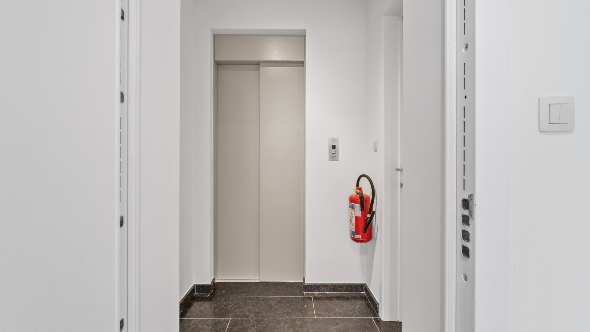 Exclusief appartement van 164,88 m2 met 2 terrassen in centrum Maaseik foto 4