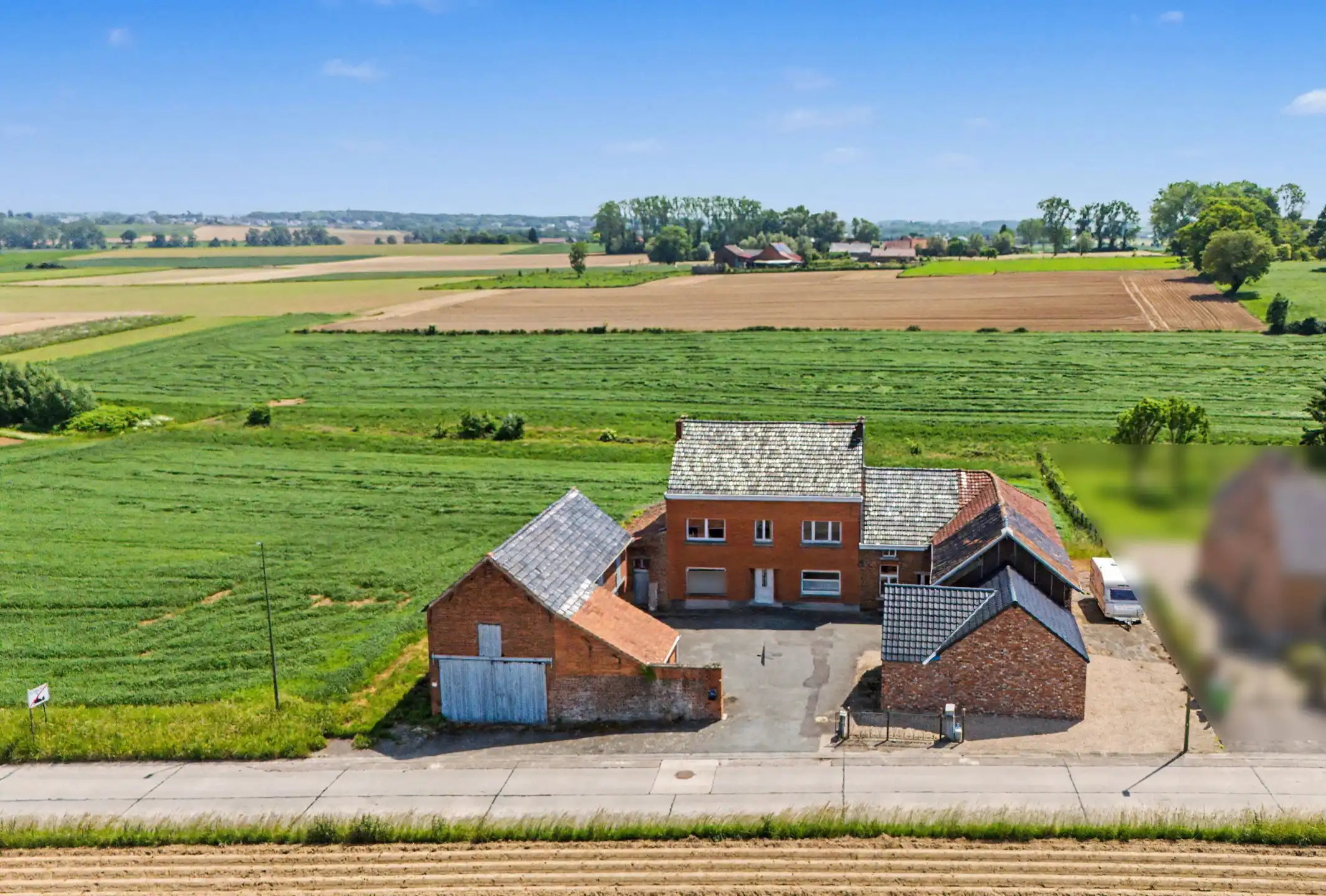 Hoofdfoto van de publicatie: te koop te Sint-Pieters-Kapelle: charmante U-hoeve met prachtig uitzicht over de velden! 