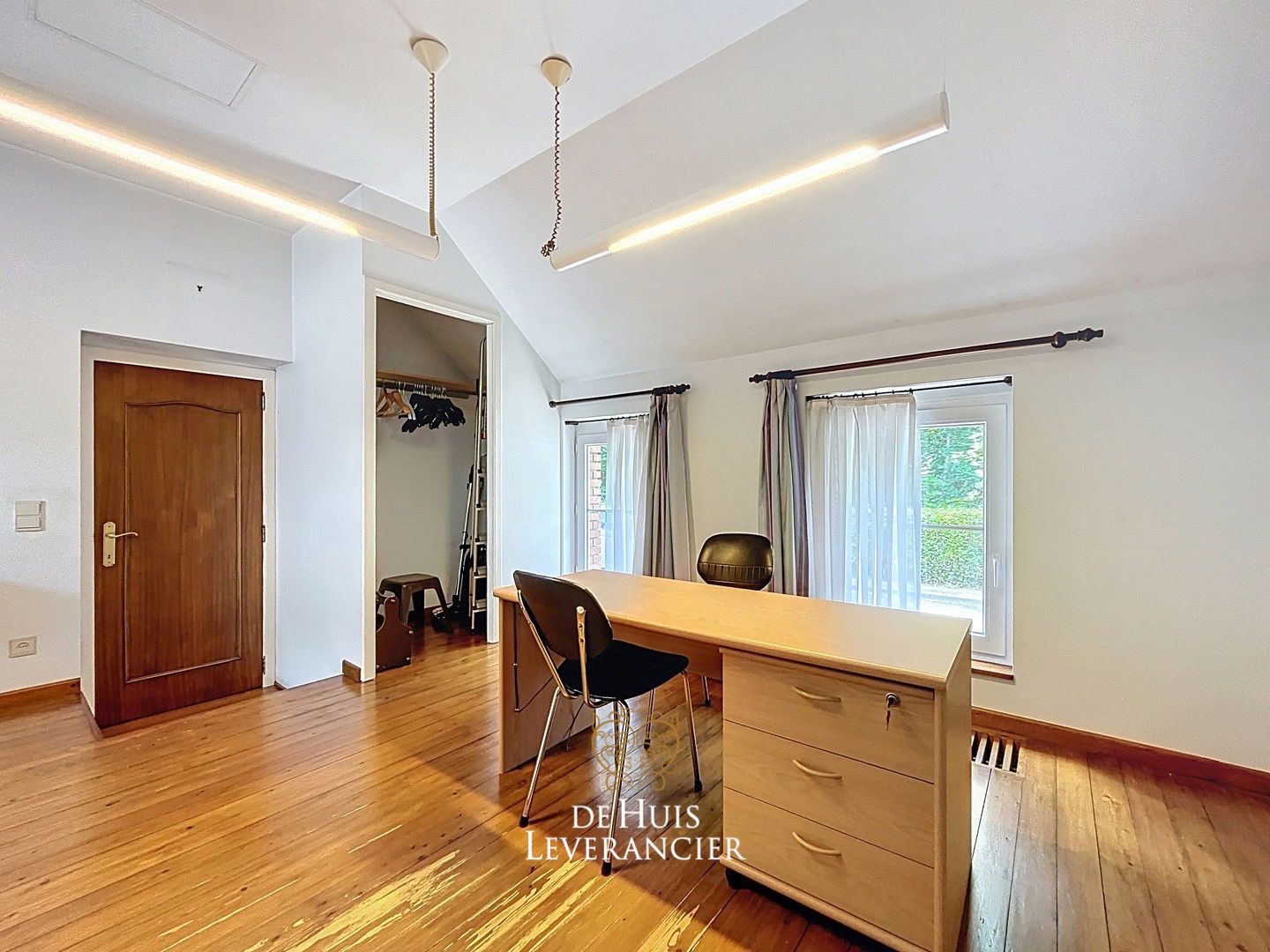 Zeldzame renovatiekans te koop in hartje Noeveren ! Unieke woning met ruimte, groen en grote garage foto 13