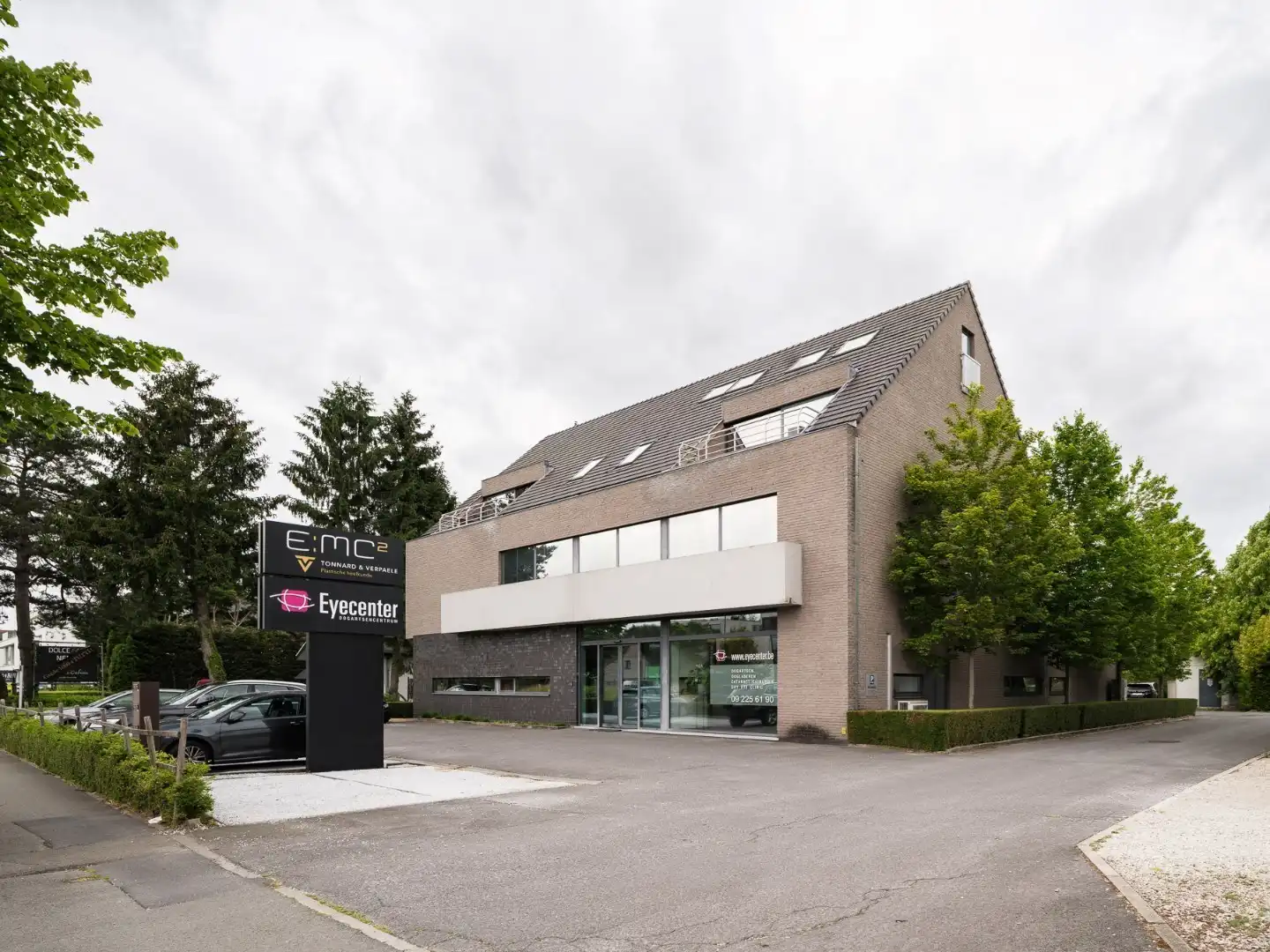 Unieke investeringsopportuniteit in hartje Sint-Martens-Latem foto {{pictureIndex}}