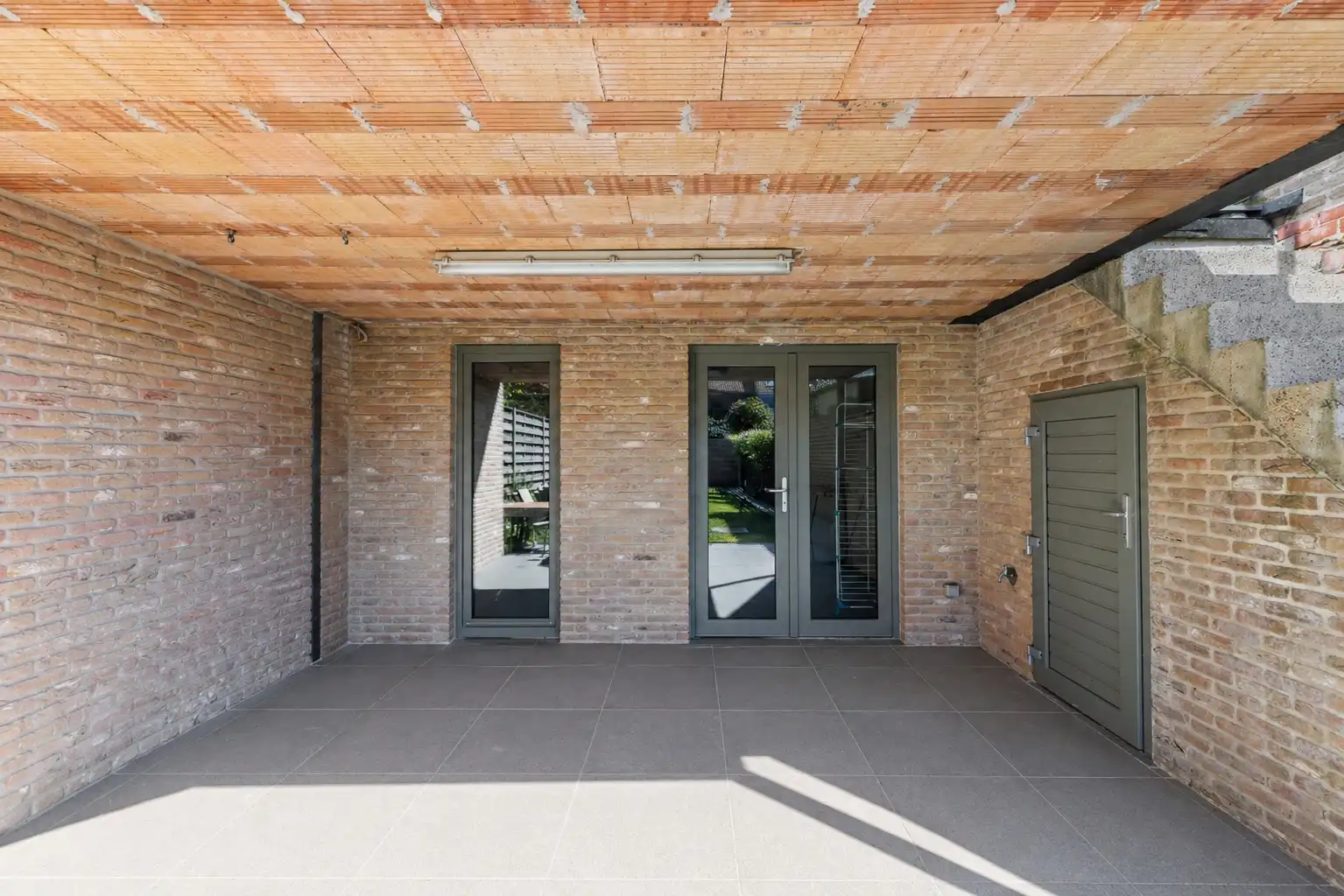 Instapklare gezinswoning met tuin en garage foto 21