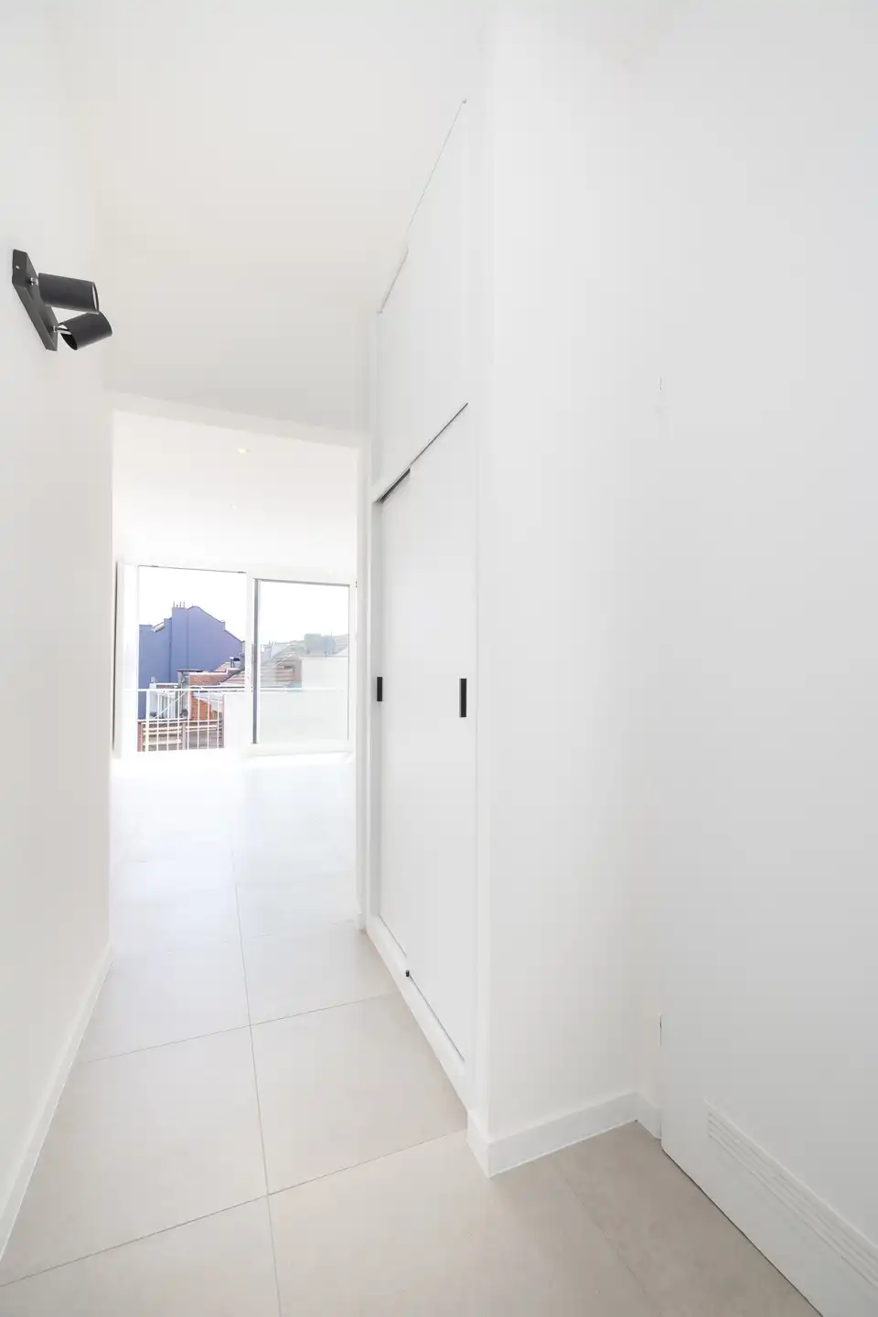 Mooie, zeer lichte studio foto 5