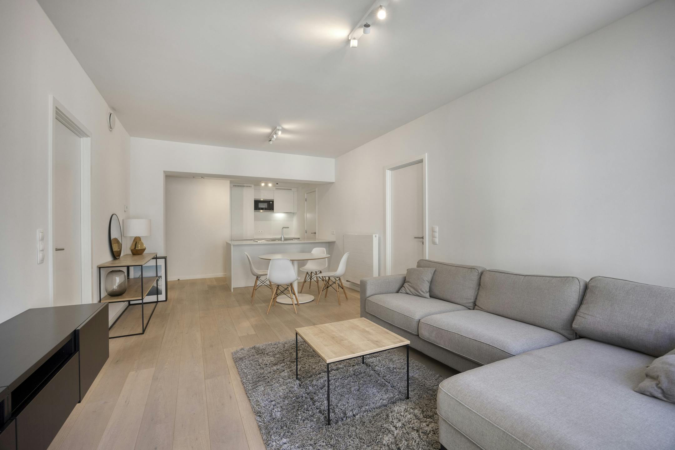 2 slaapkamer appartement te koop in centrum Brussel! foto 5