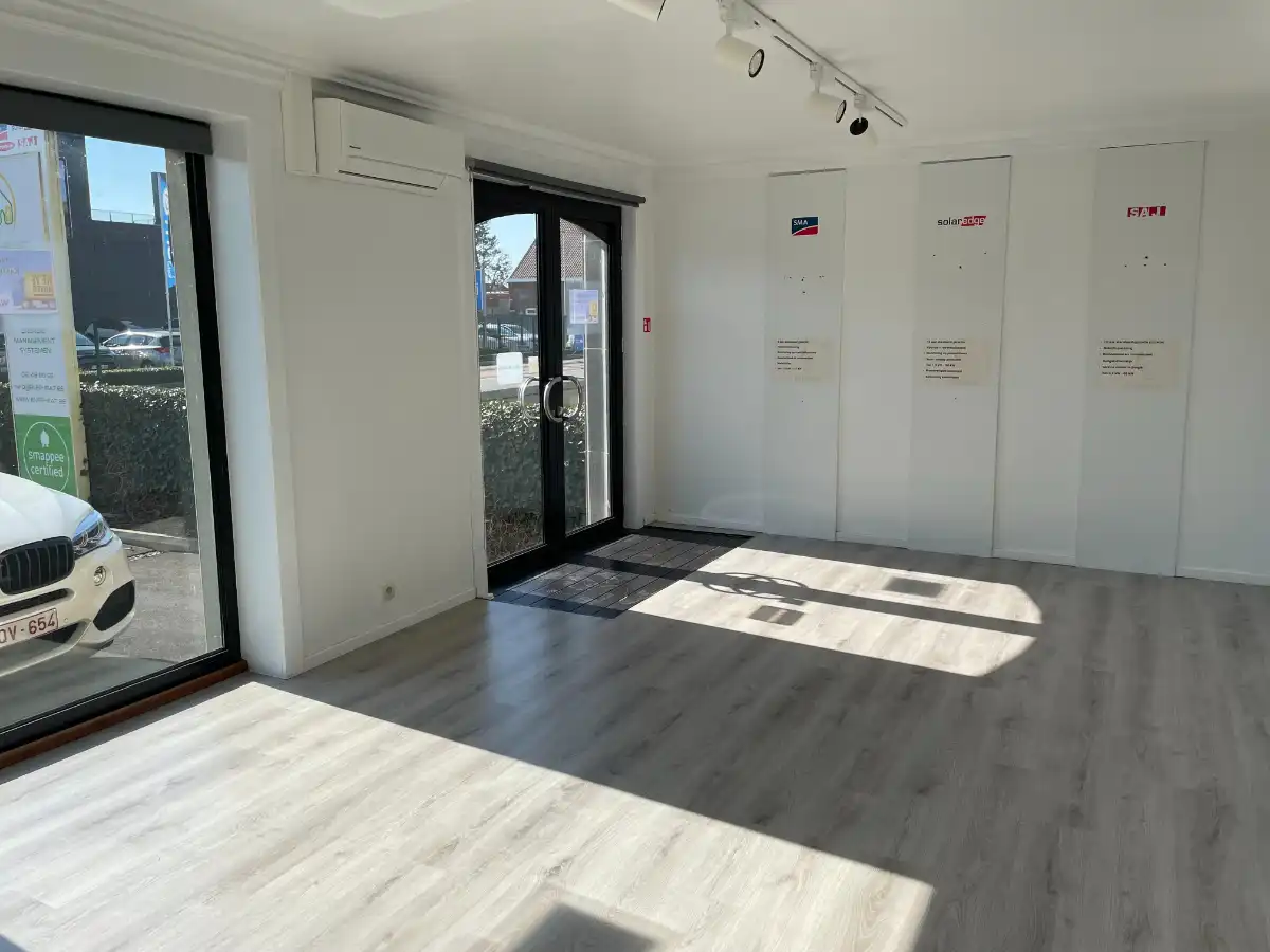 TOONZAAL + MAGAZIJN + KANTOOR foto 10