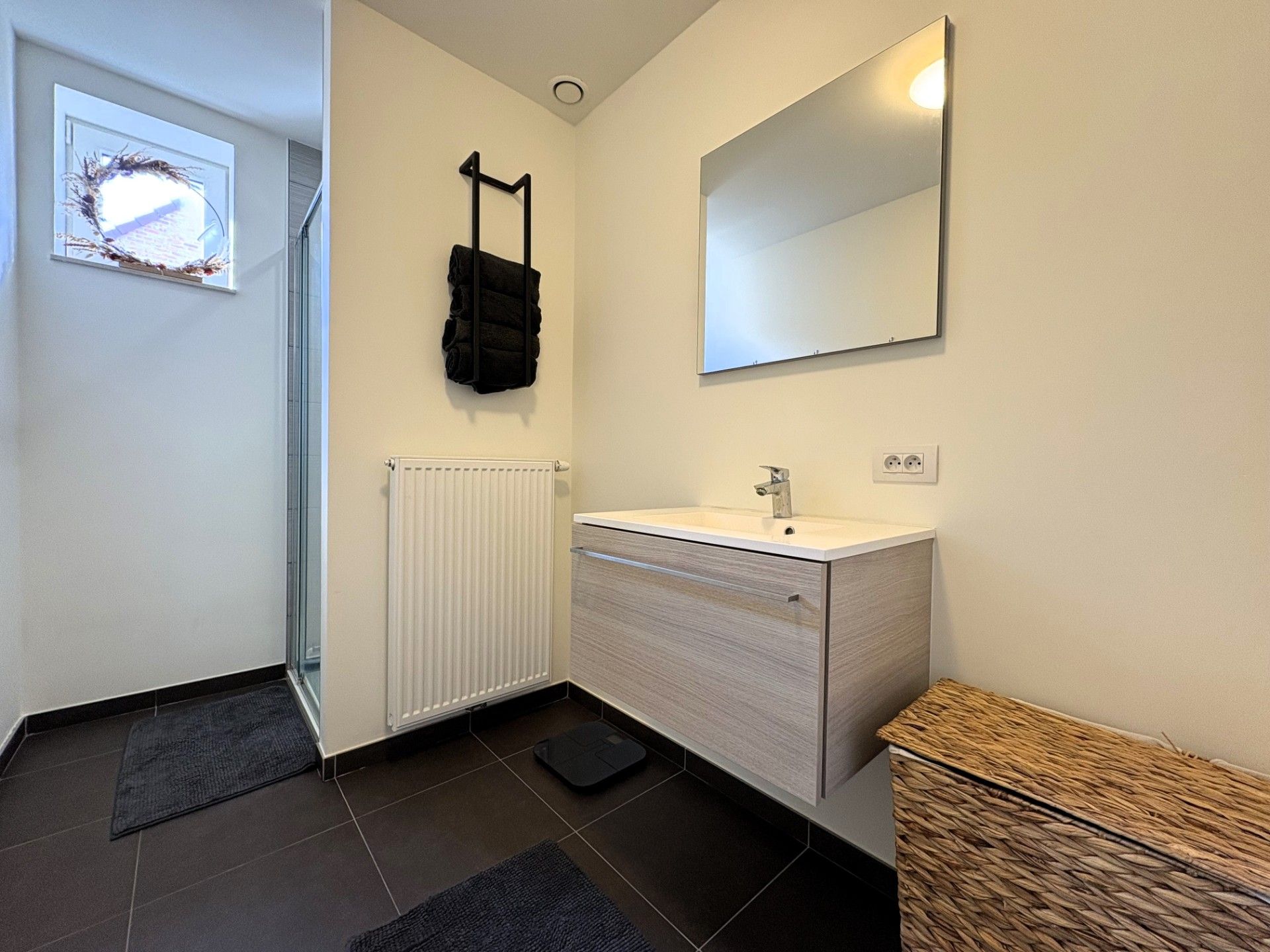Instapklare nieuwbouw woning in Sint-Eloois-Vijve foto 12