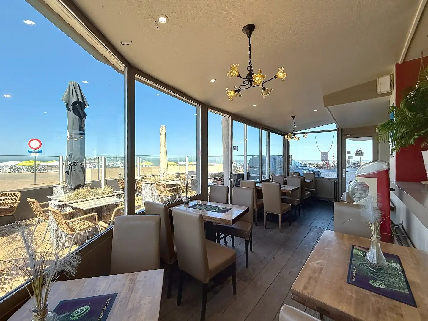 SCHITTEREND VERNIEUWD RESTAURANT / TEAROOM – TOPLOCATIE ZEEDIJK – ZONNETERRAS foto 9