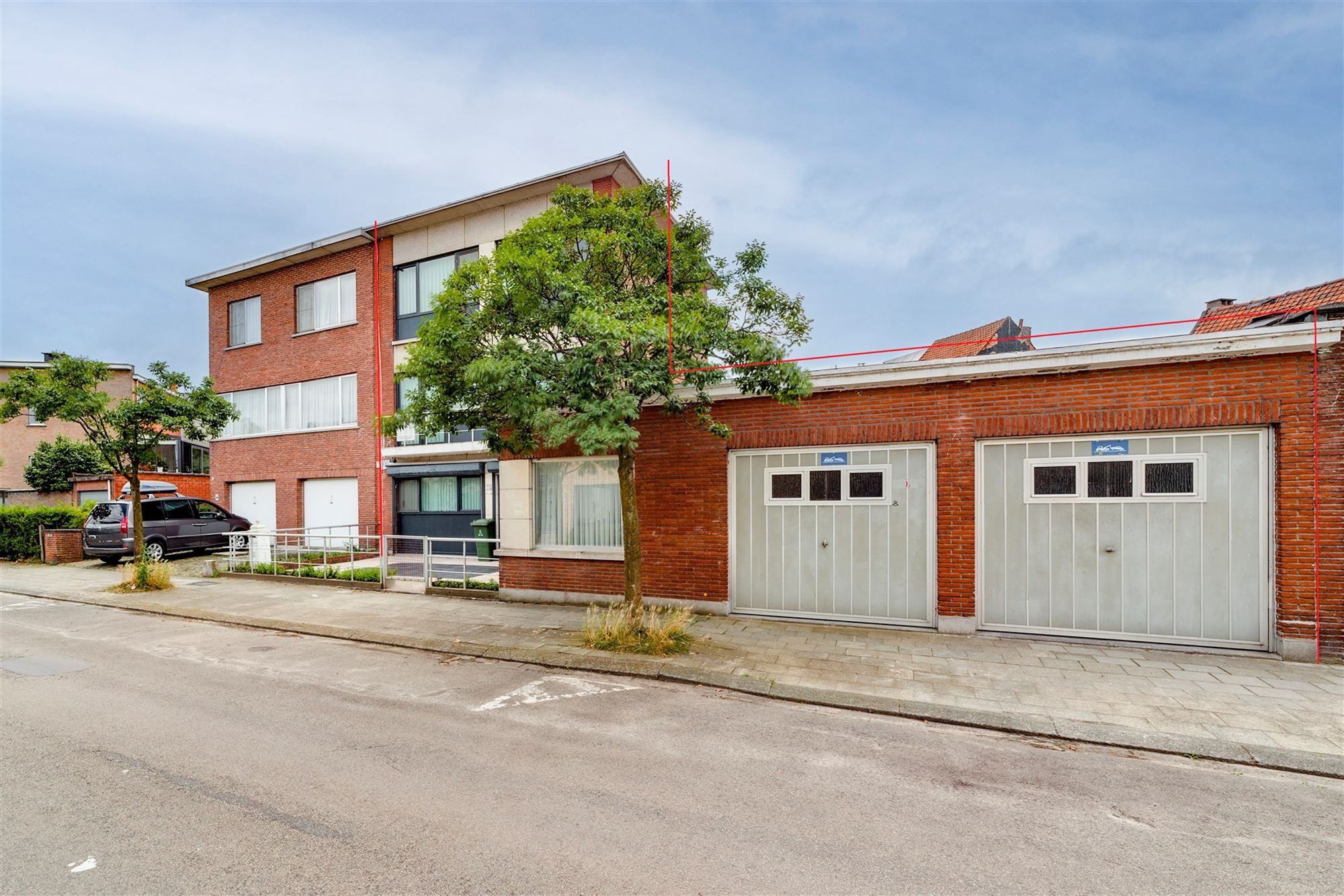 Huis te Hoboken met 4 slpk en 2 garages foto 1