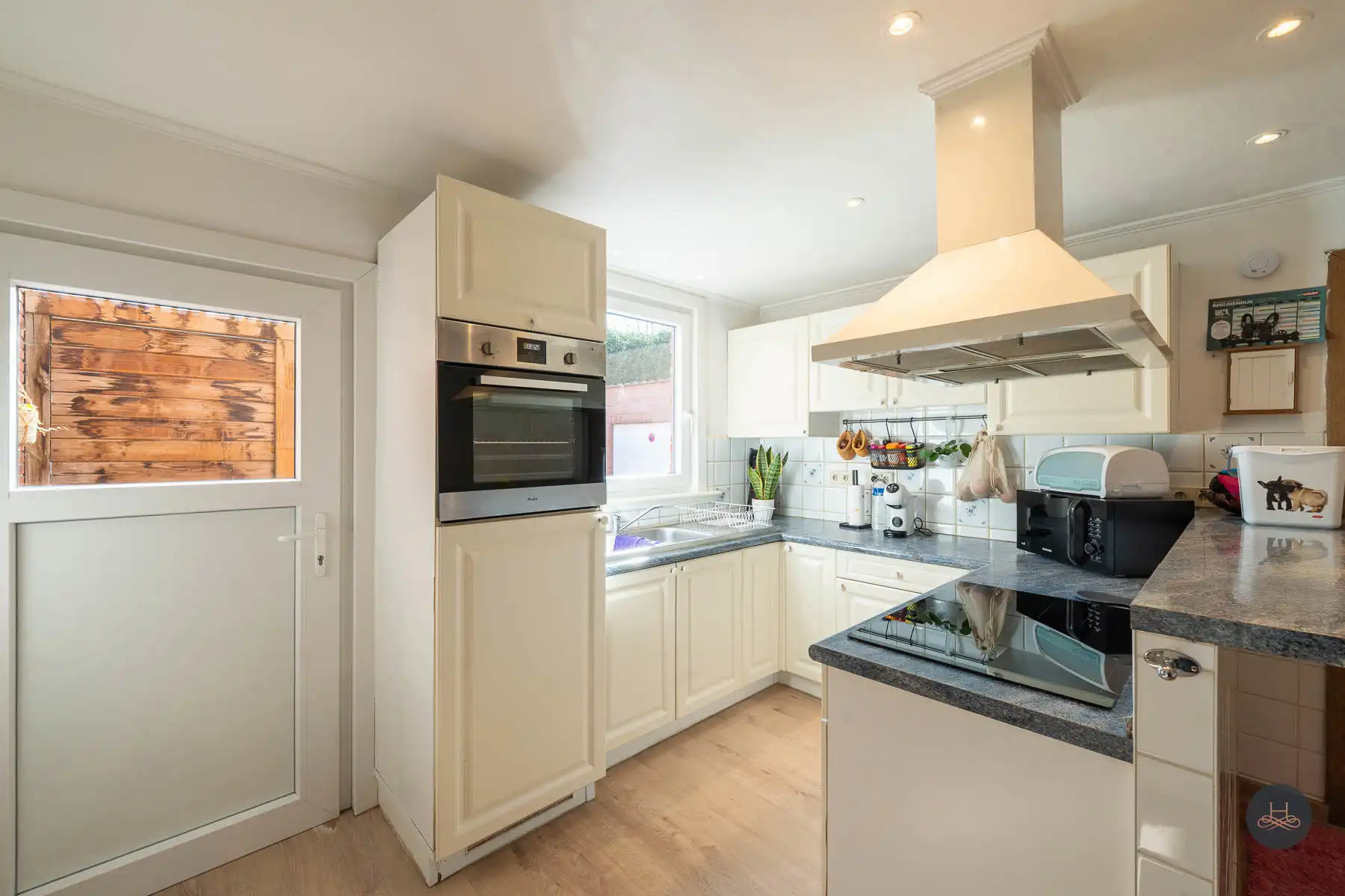 Ruime starterswoning met tuin en dubbele garage foto 18