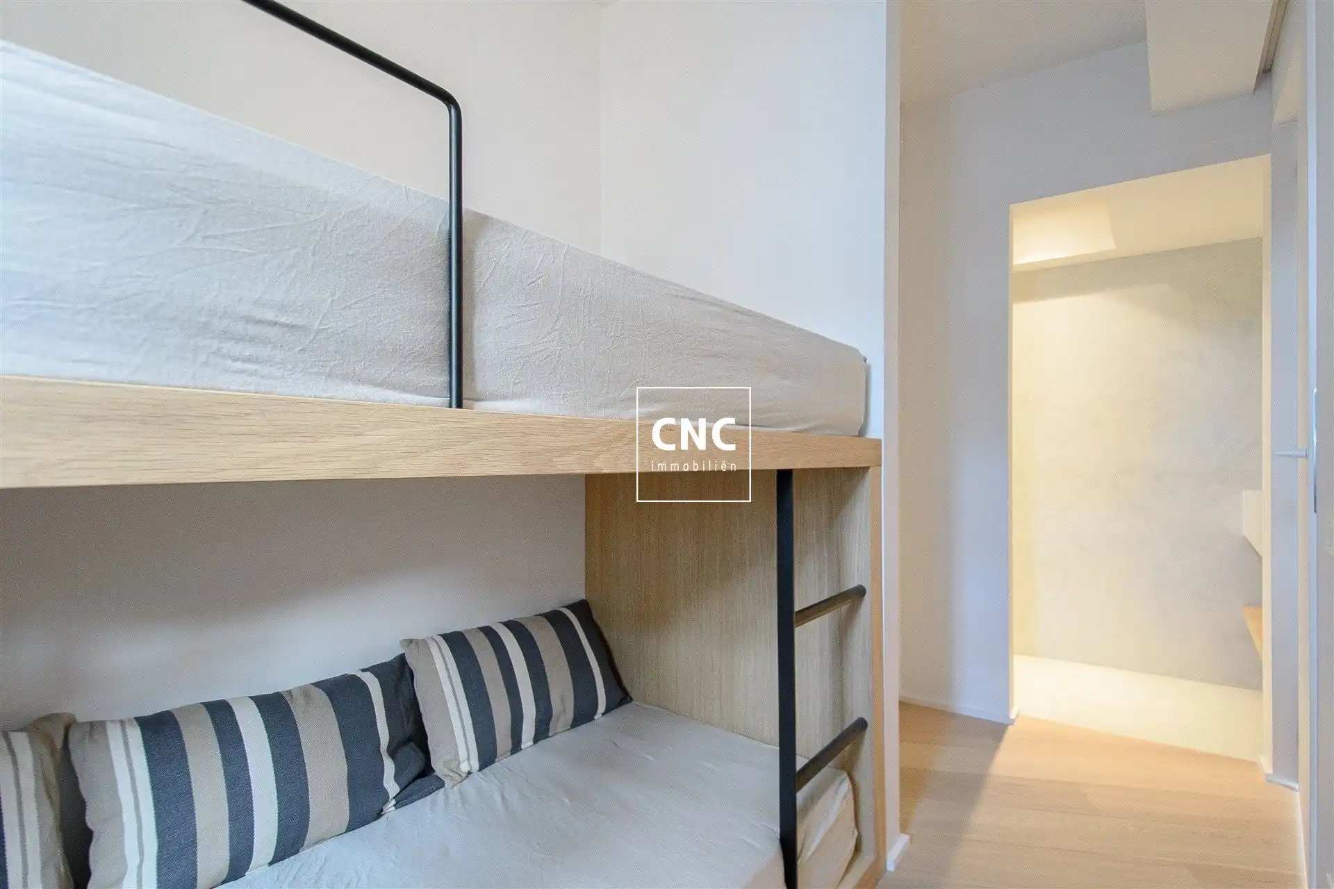 Stijlvol gerenoveerd en zonnig hoekappartement op topligging foto 17