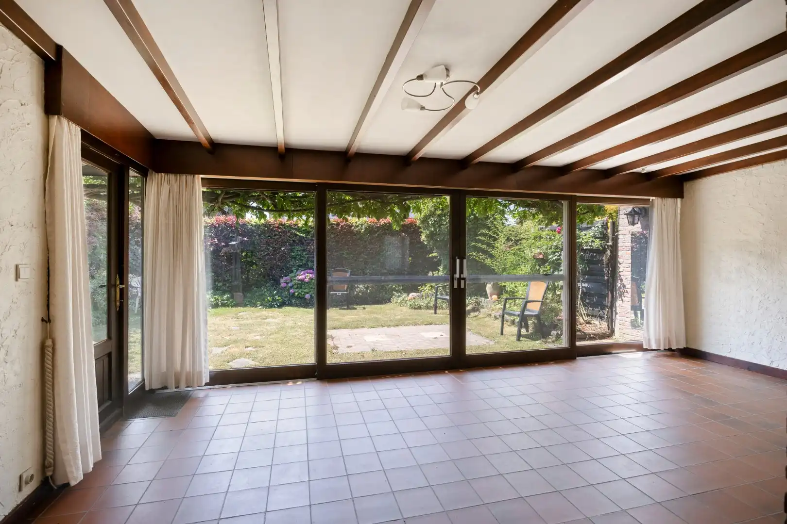 Gezellig ingerichte woning met garage en tuin - stadsrand Tongeren foto 9
