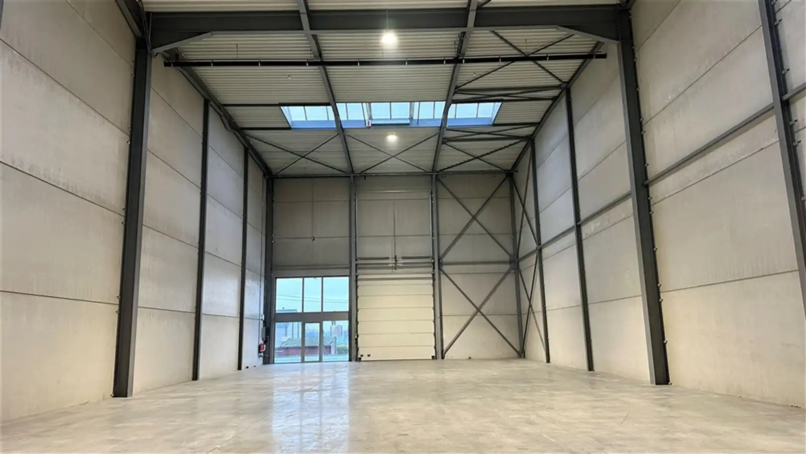 Ruim magazijn te huur in Hooglede foto 6