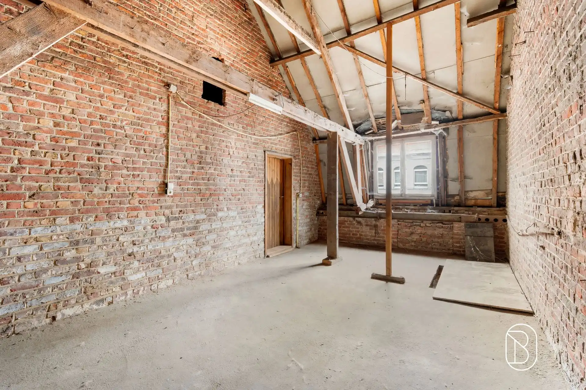 Te renoveren / af te breken woning met POTENTIEEL en uitweg foto 16
