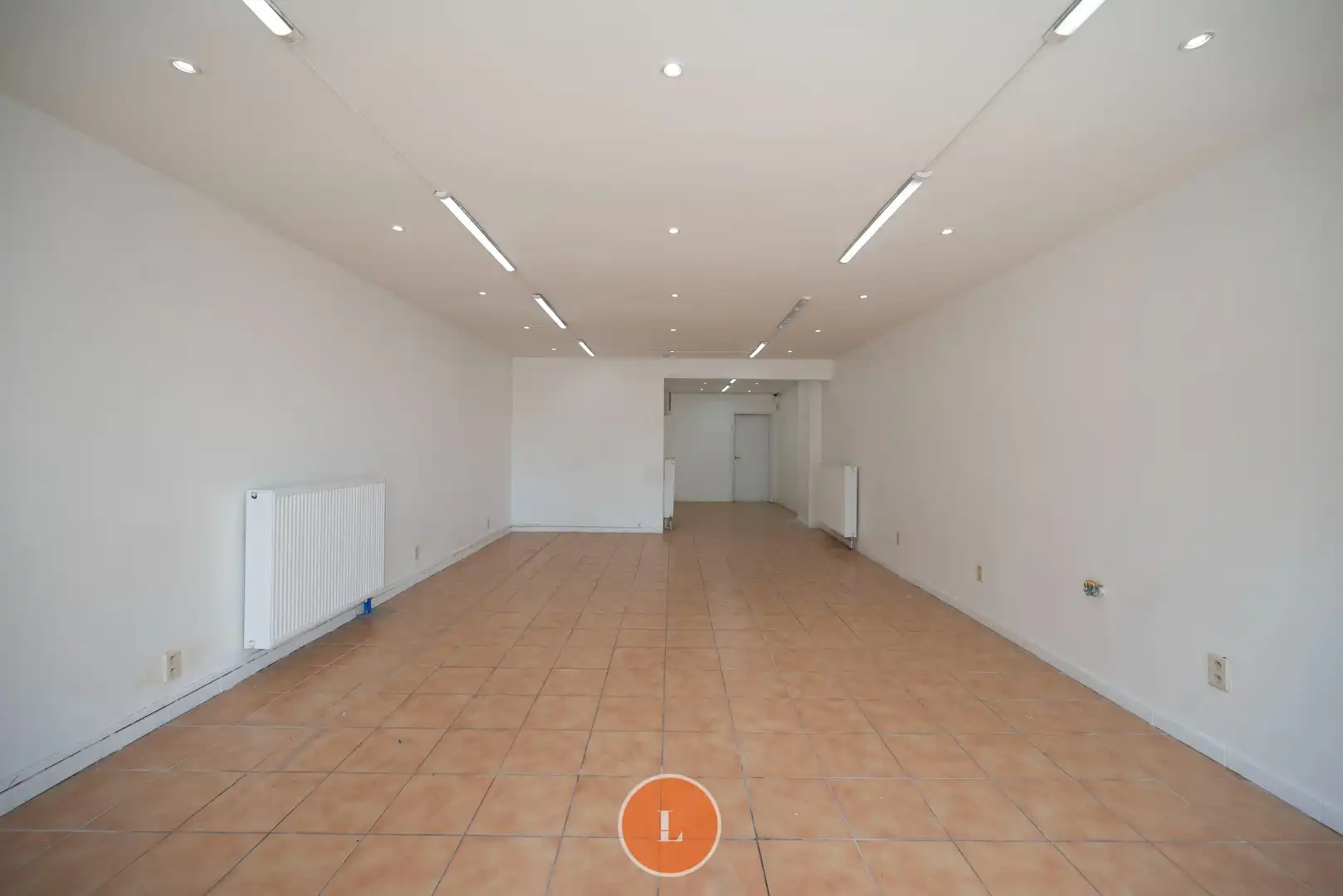 Handelpand te koop in centrum Menen foto 3