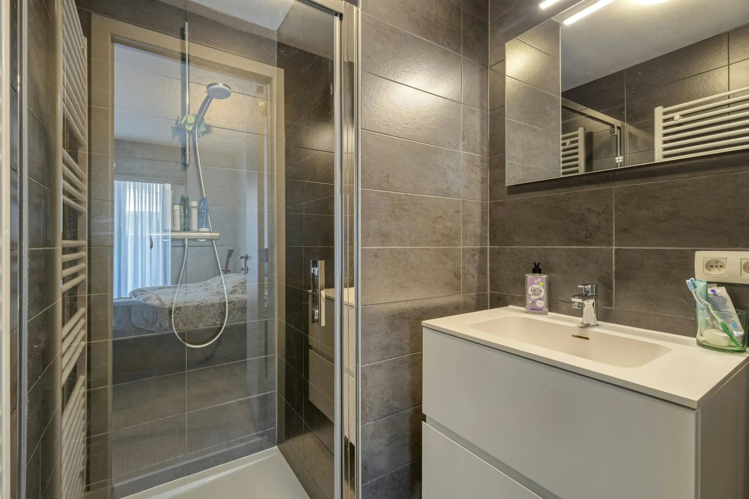 Lichtrijk appartement met één slaapkamer en zonnige stadstuin foto 16