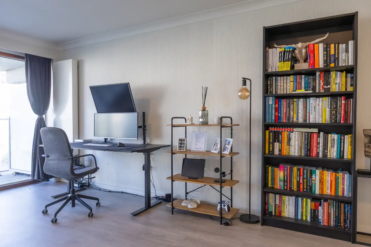 Studio met ruim terras op steenworp van strand foto 8