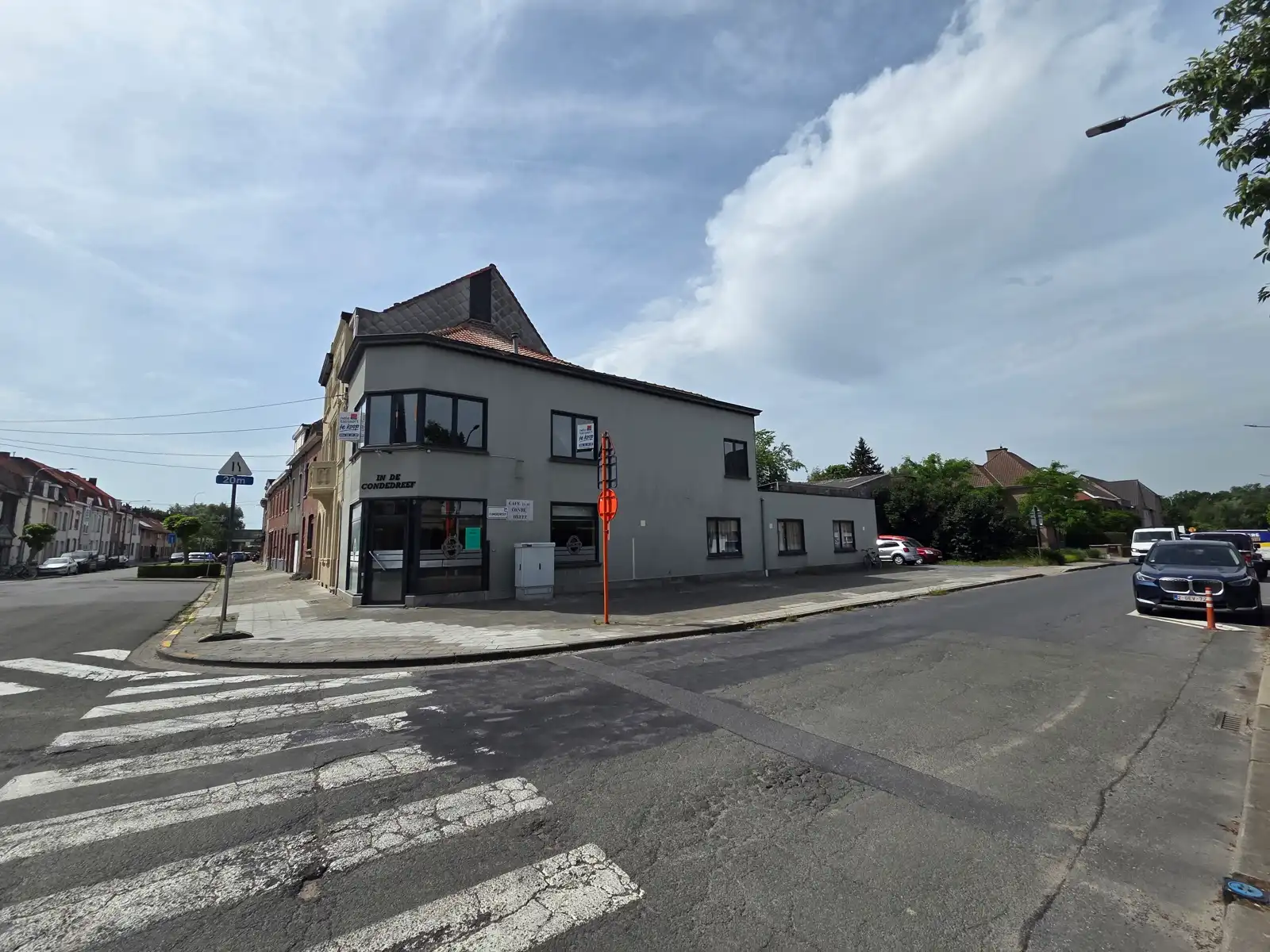 Handelsgelijkvloers met woonst en garage foto 4