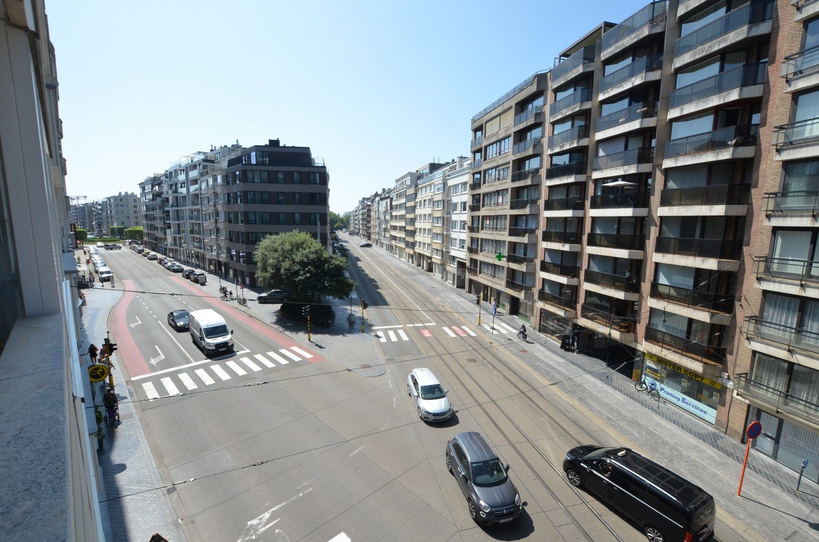 Mooi ruim, gerenoveerd appartement met open zicht foto 8