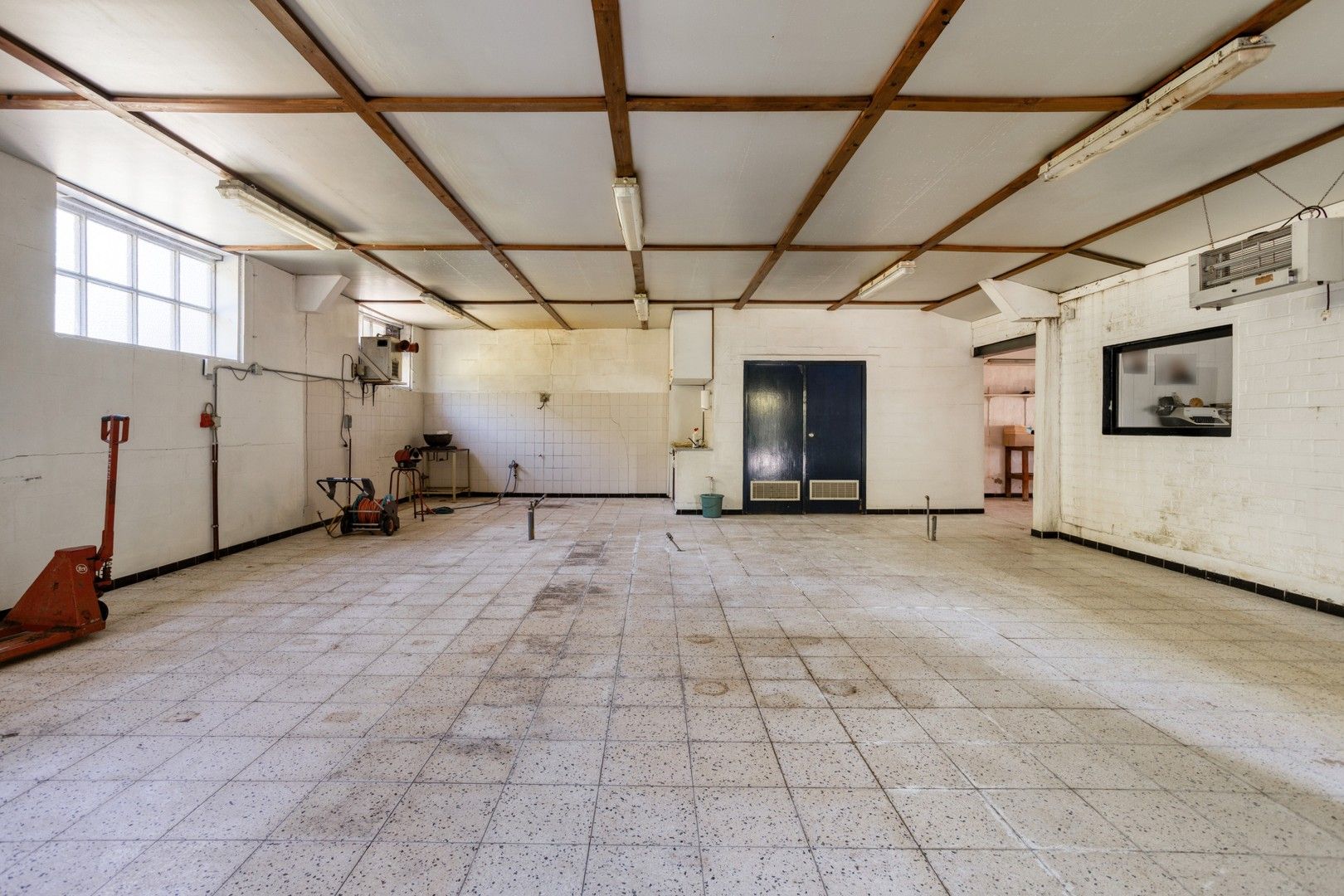 Instapklare Woning met Vergunde Loods en Kantoorruimte! foto 21