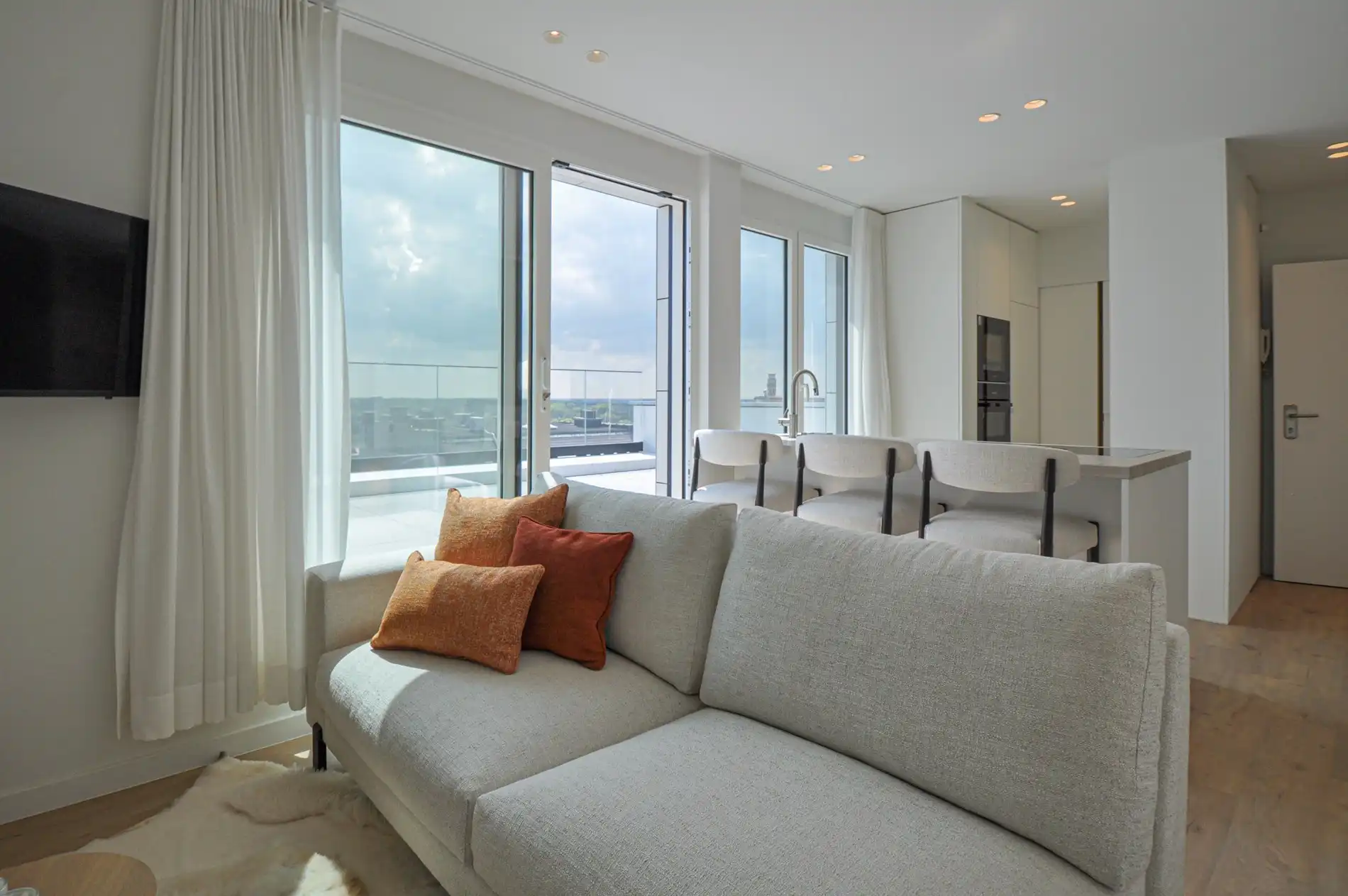 Volledig gerenoveerd dakappartement met een terras van ongeveer 45 m². foto 7