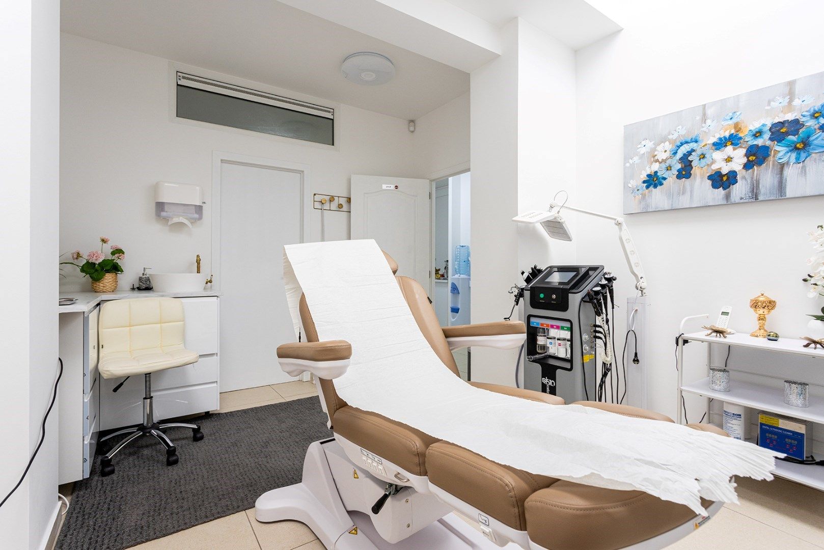 Handelsgelijkvloers of kantoorruimte met centrale ligging! foto 4