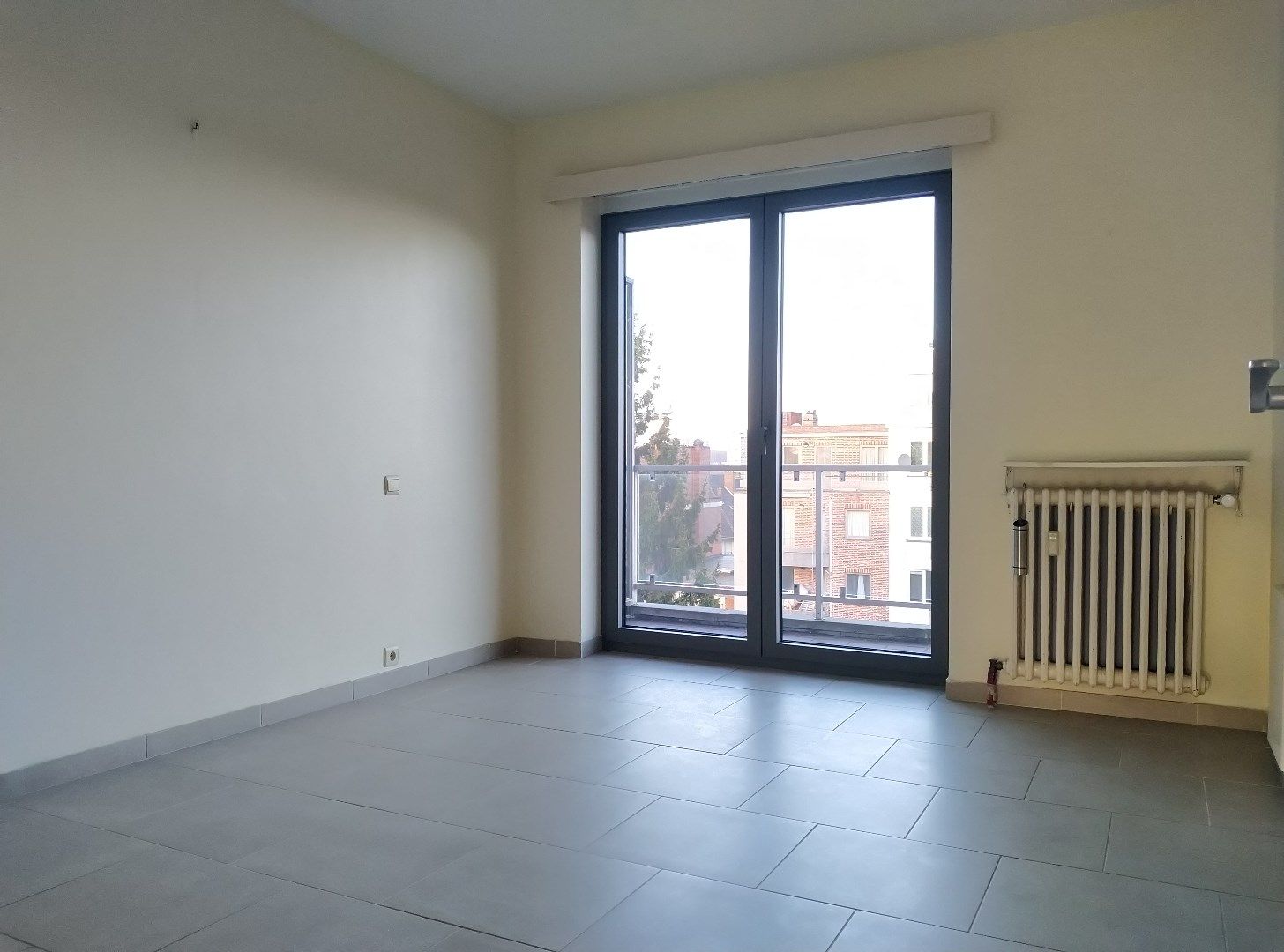 Ruim 2-SLPK.-appartement met kelderberging EN garagebox foto 5