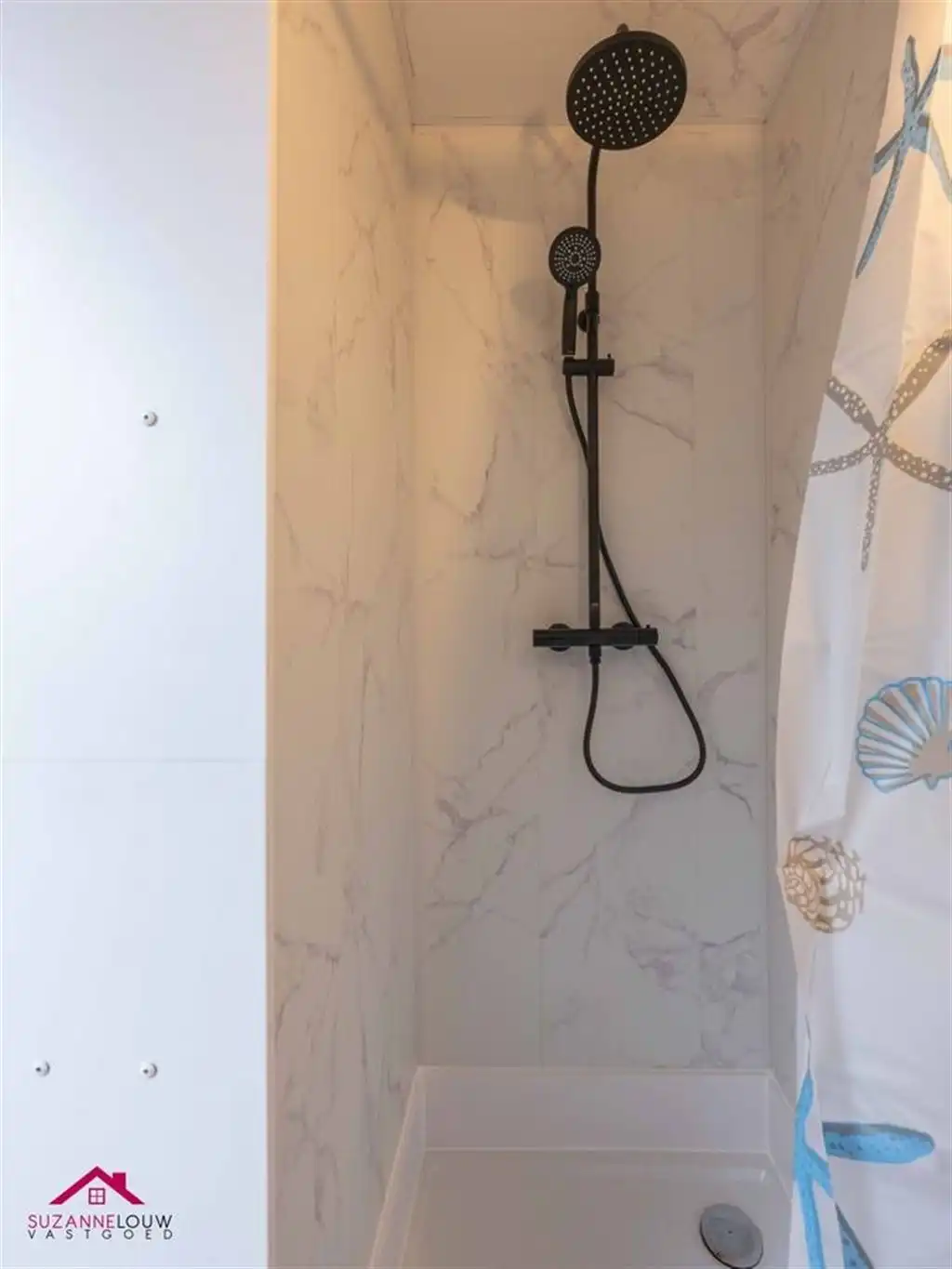 Verrassend ruime en gezellige, instapklare vrijstaande woning met paardenstal foto 34