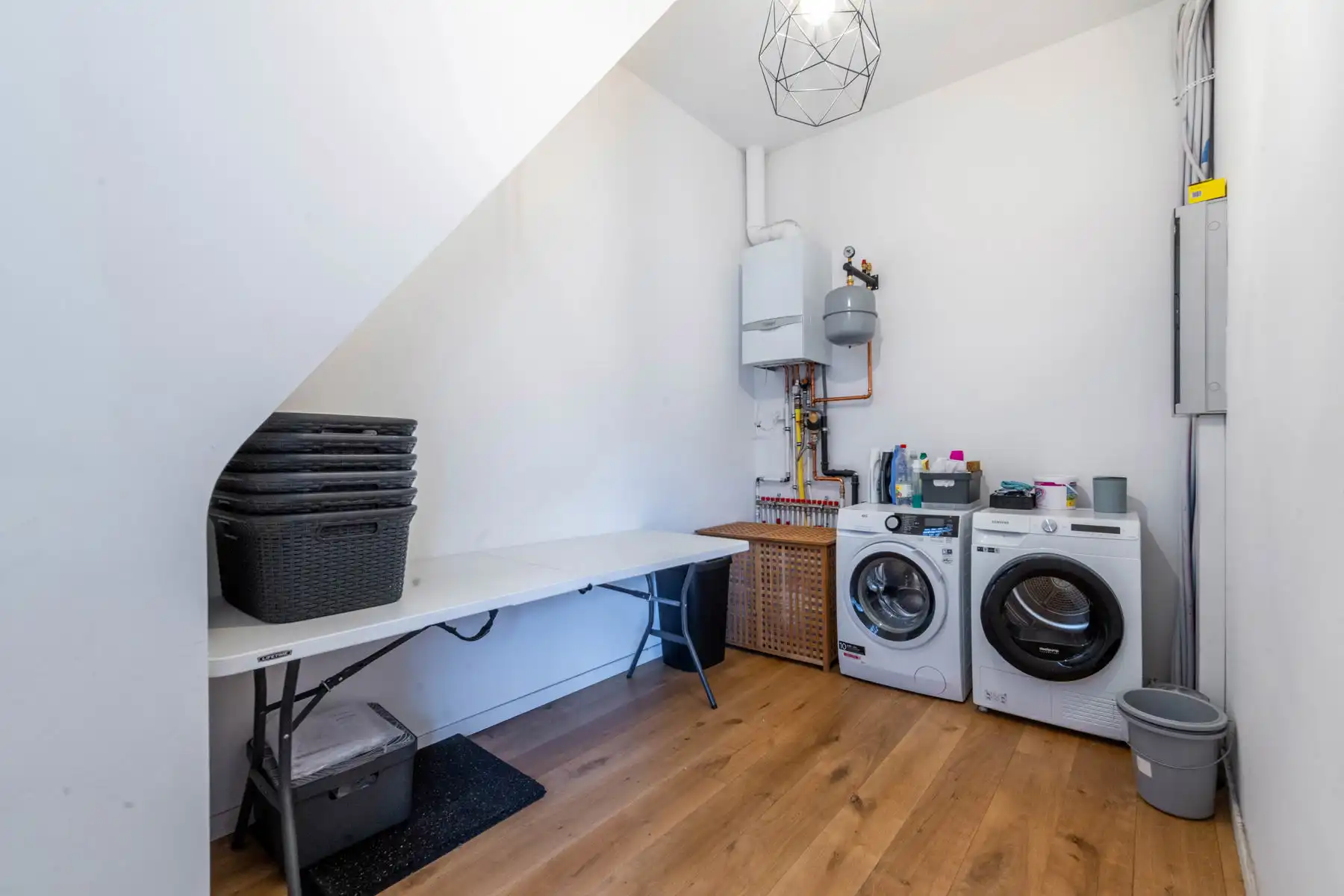 Instapklare, ruime gezinswoning met 5 slaapkamers en praktijkruimte te Boom. foto 16