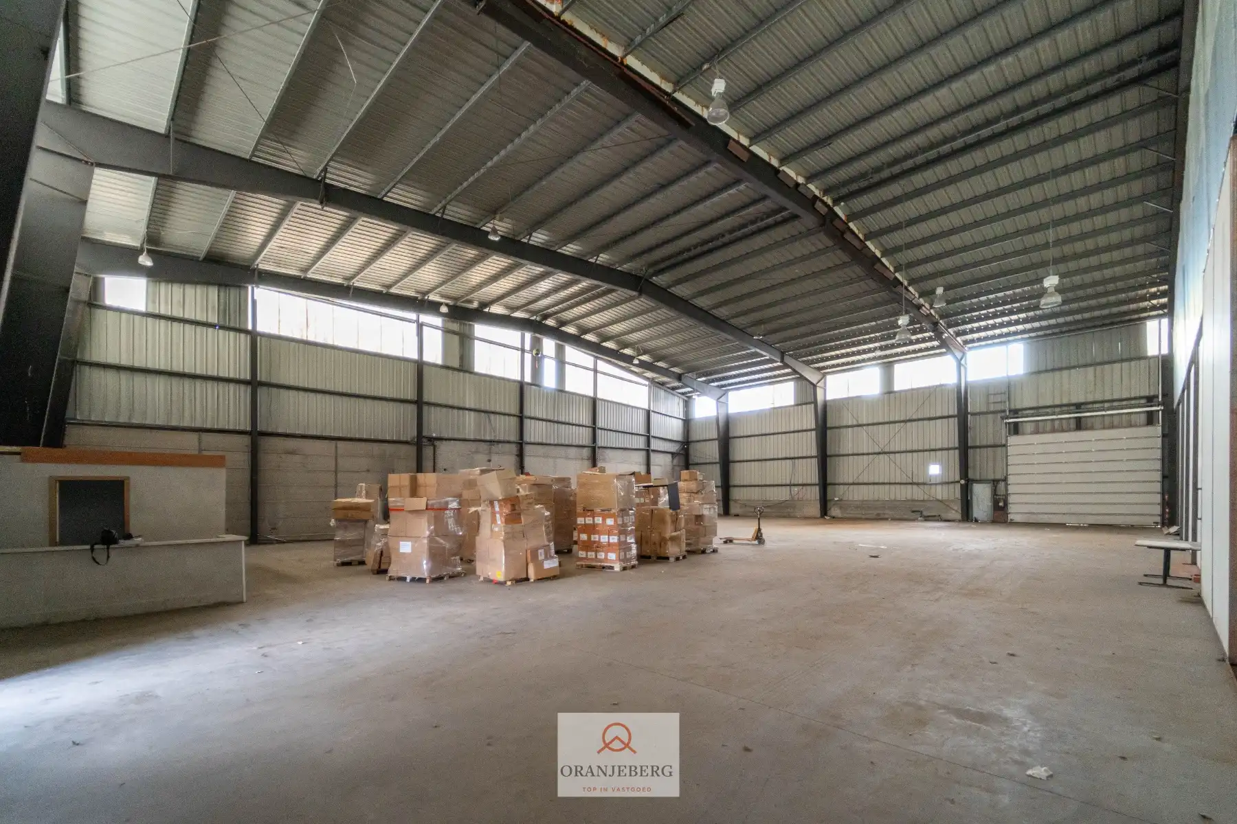 Magazijn te huur – 850 m² - op toplocatie Afrikalaan nabij Gent-Dampoort foto {{pictureIndex}}