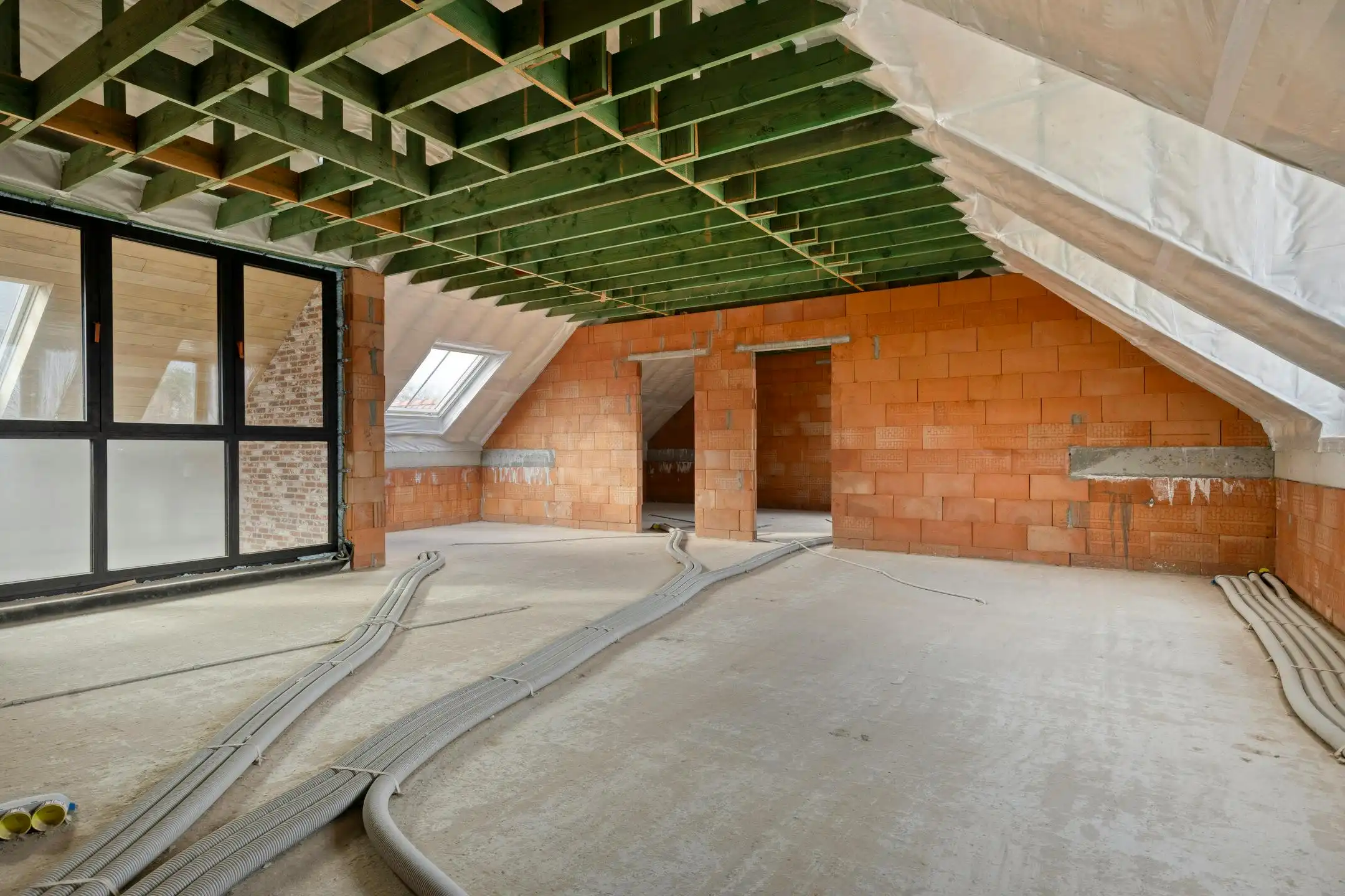 Unieke casco loft (237 m²) met terras in St-Martens-Bodegem foto 10