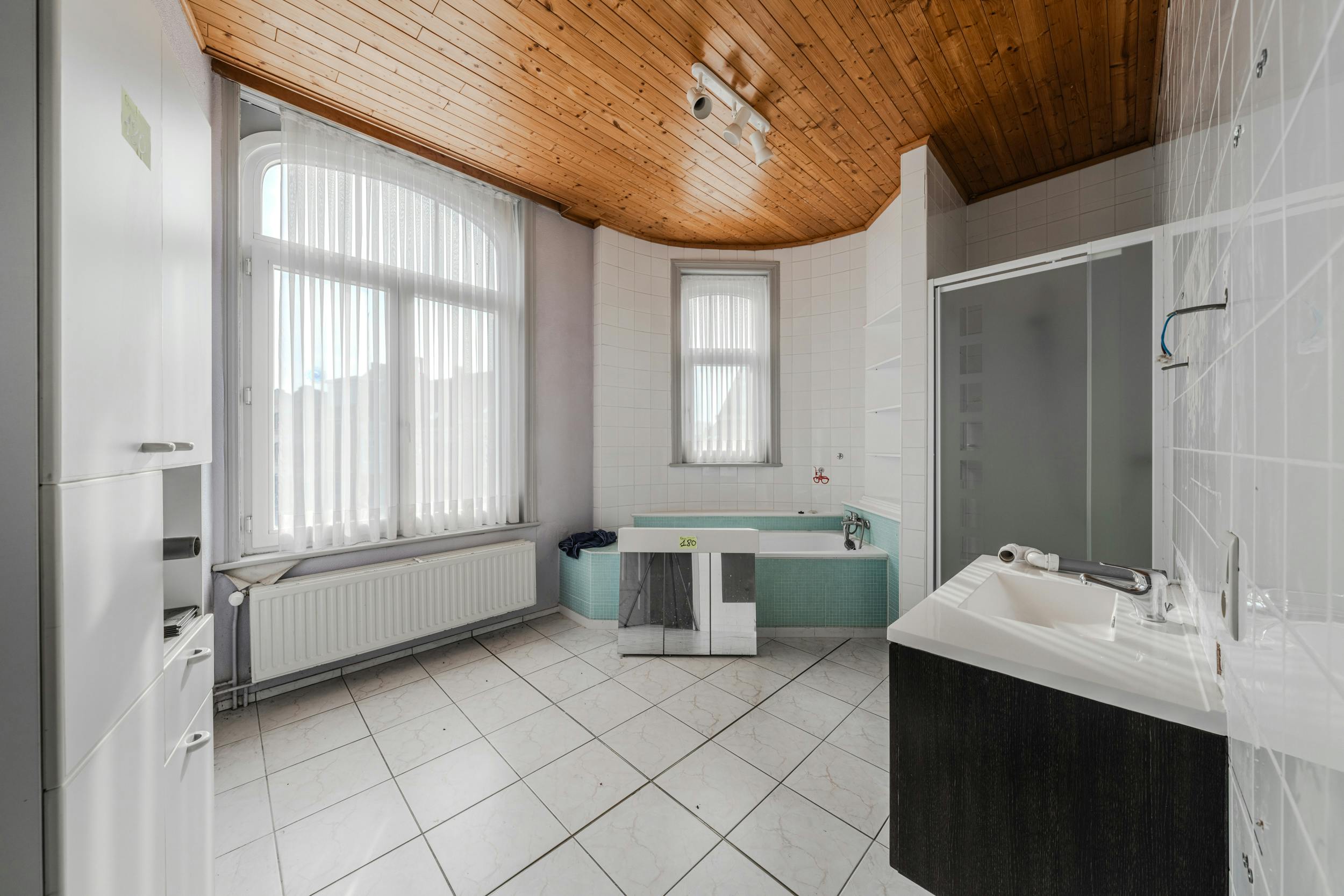 Goed gelegen handelspand met veel potentieel in Lombardsijde foto 22