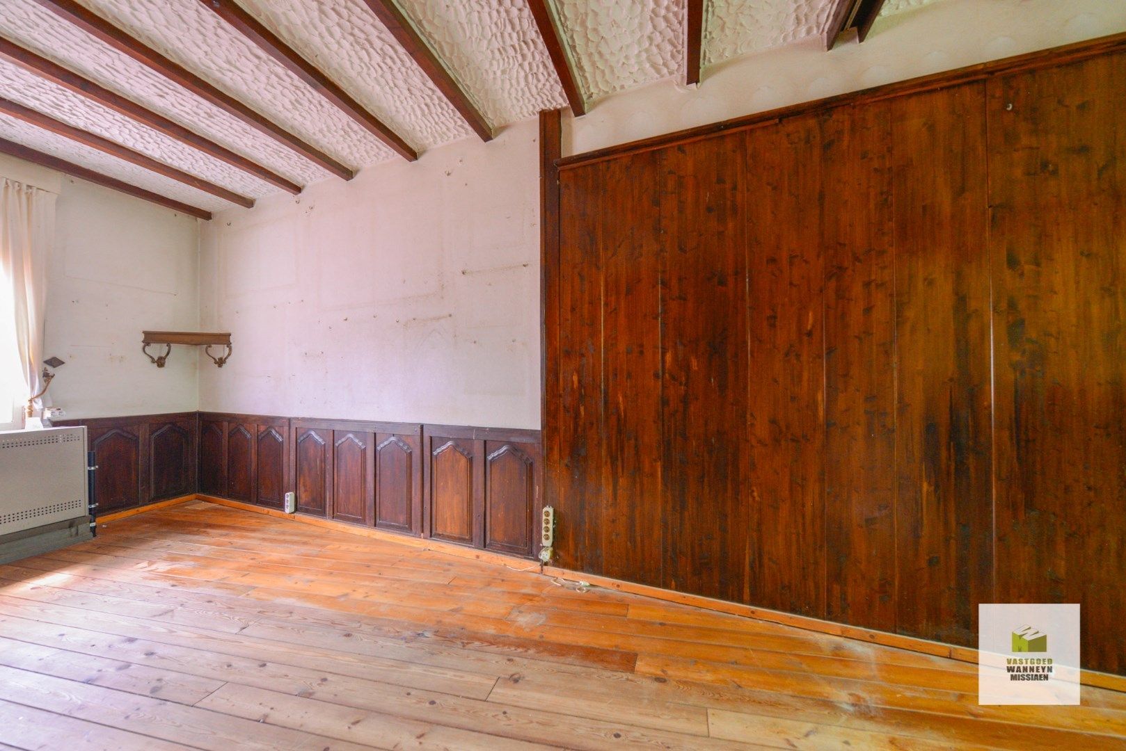 Karaktervolle, te renoveren woning met 3 slaapkamers, diepe tuin, garage met uitweg foto 11