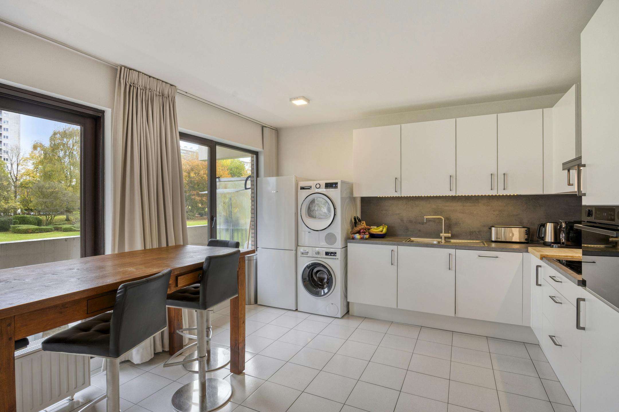 Moderne duplex met 2 slaapkamers omringd door groen in Laken foto 6