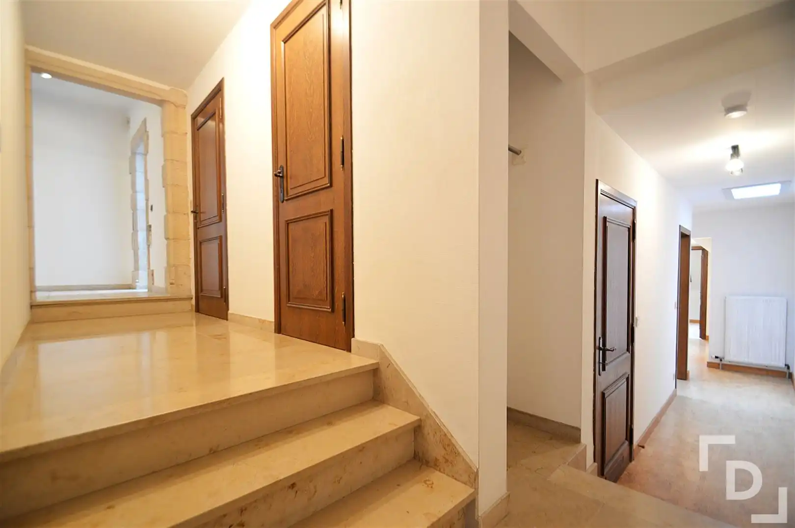 Ruim appartement op toplocatie te huur in Ieper foto 9