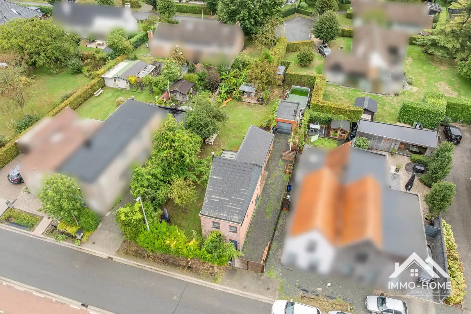 Hoofdfoto van de publicatie: Instapklare woning met schitterende tuin!