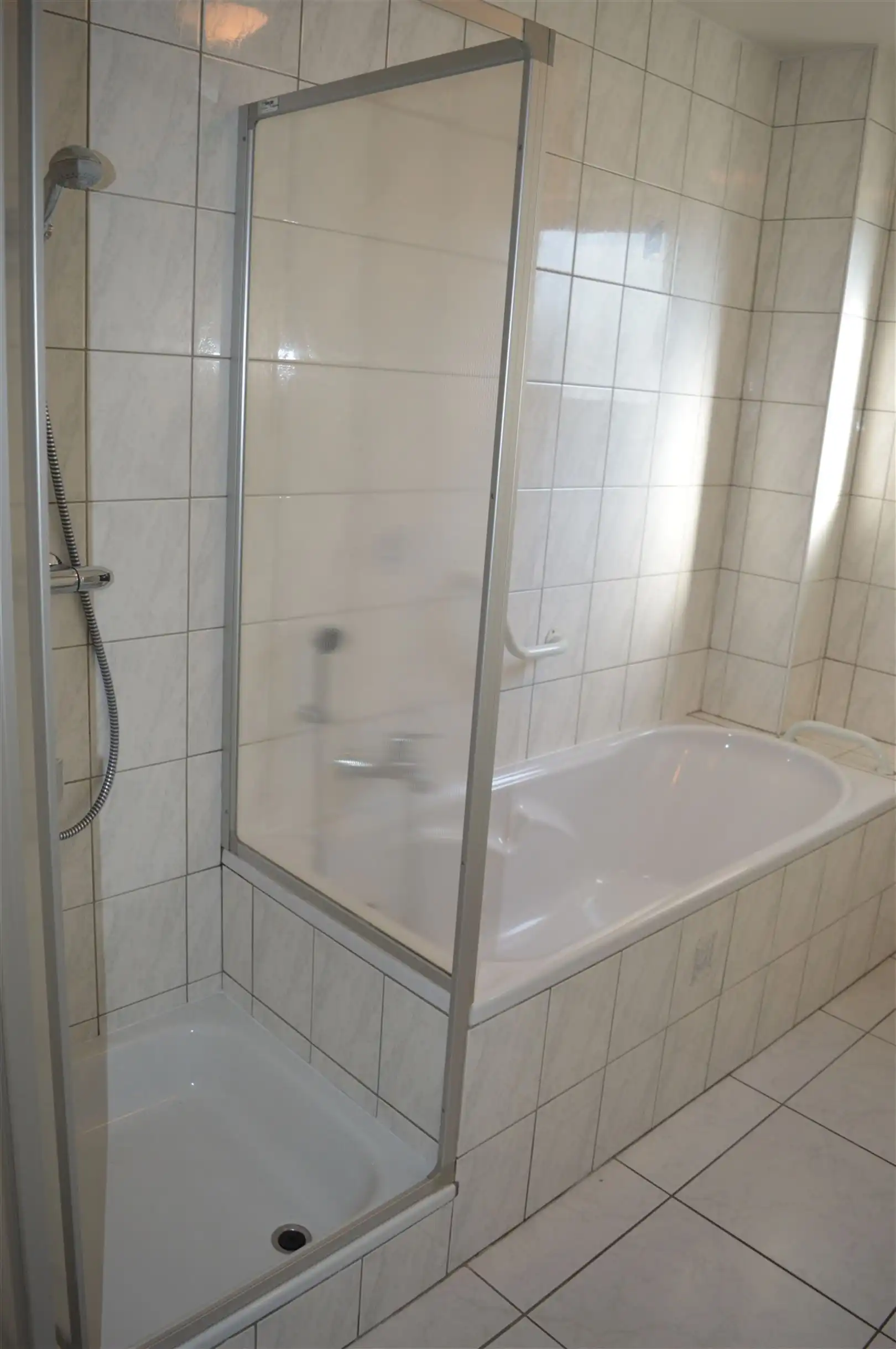 TE HUUR: Gelijkvloers appartement met 2 slaapkamers te Koersel! foto 8