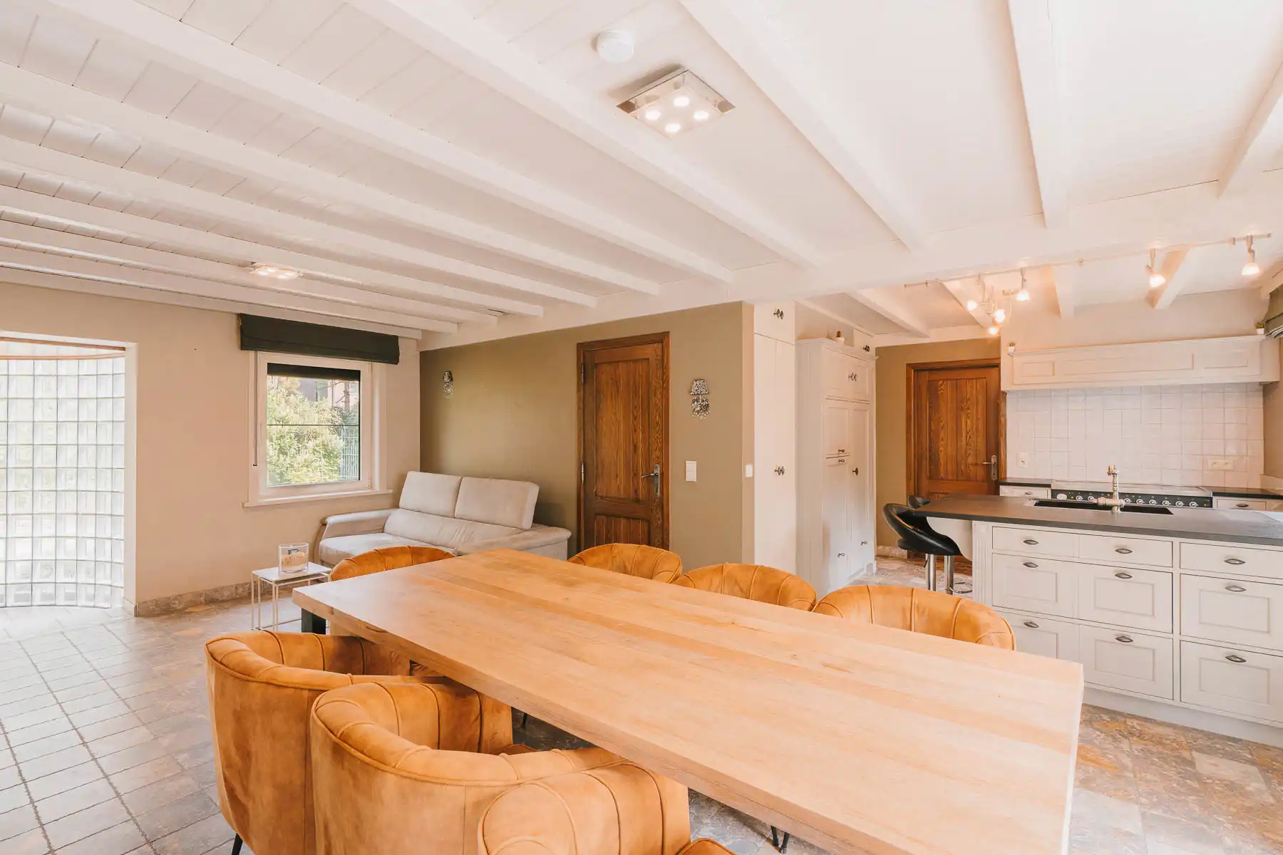 Karaktervolle woning op een uniek perceel in het groen foto 5