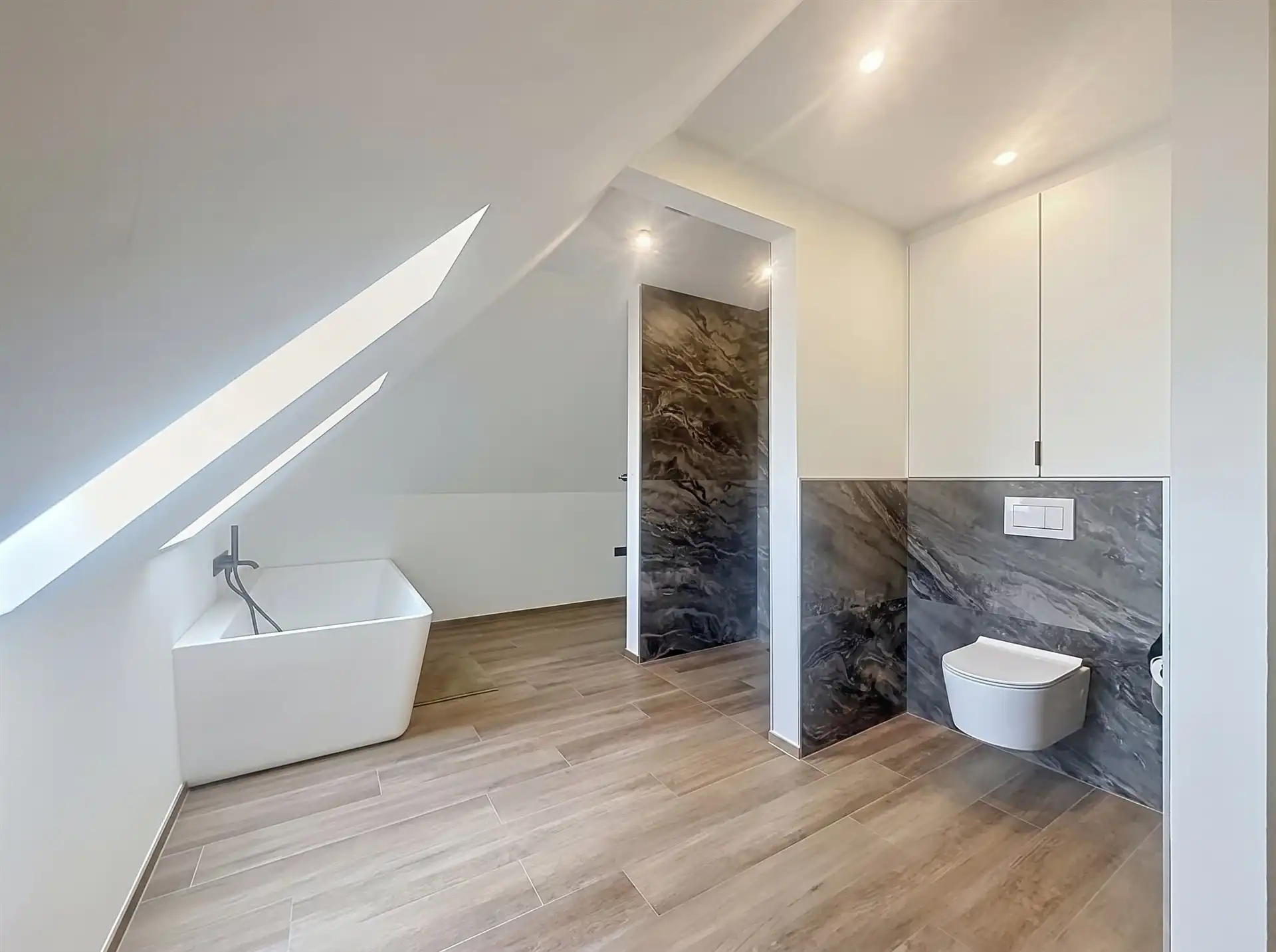 Luxueuze villa met 5 slaapkamers en ruime tuin! foto 14