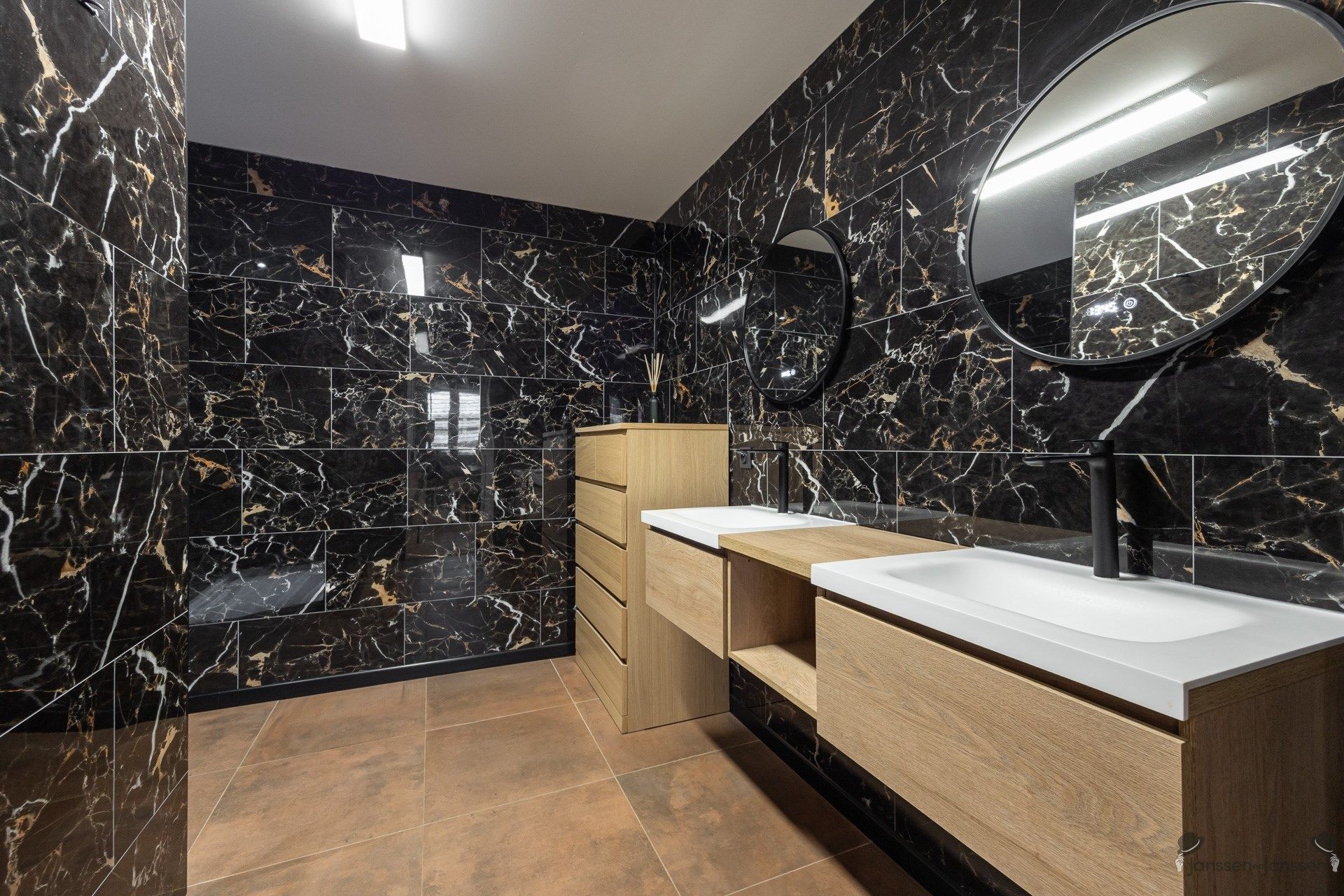 Charmante gerenoveerde woning te Zoersel foto 12