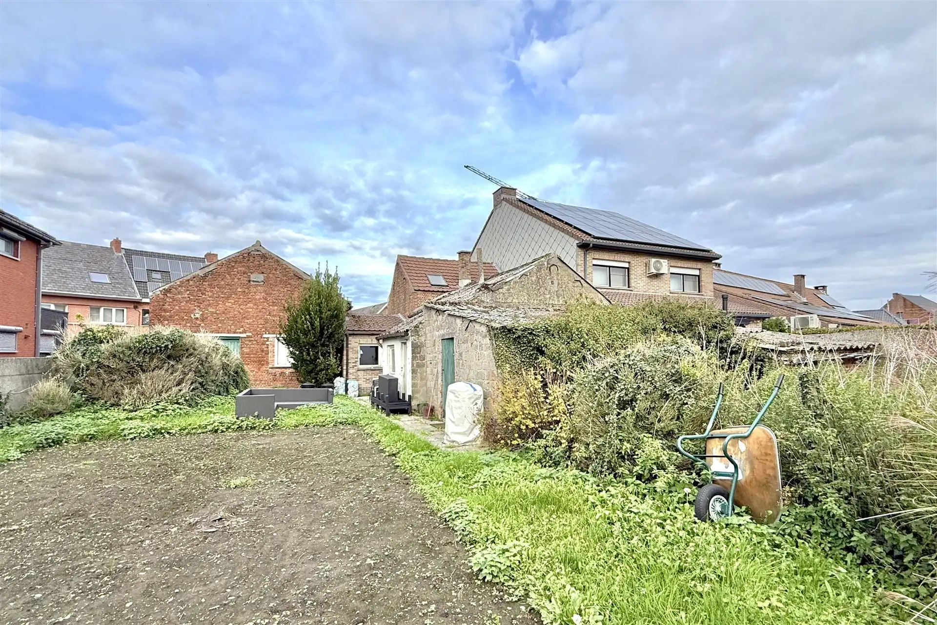 Grond HOB 730m² met te slopen gebouwen foto 3